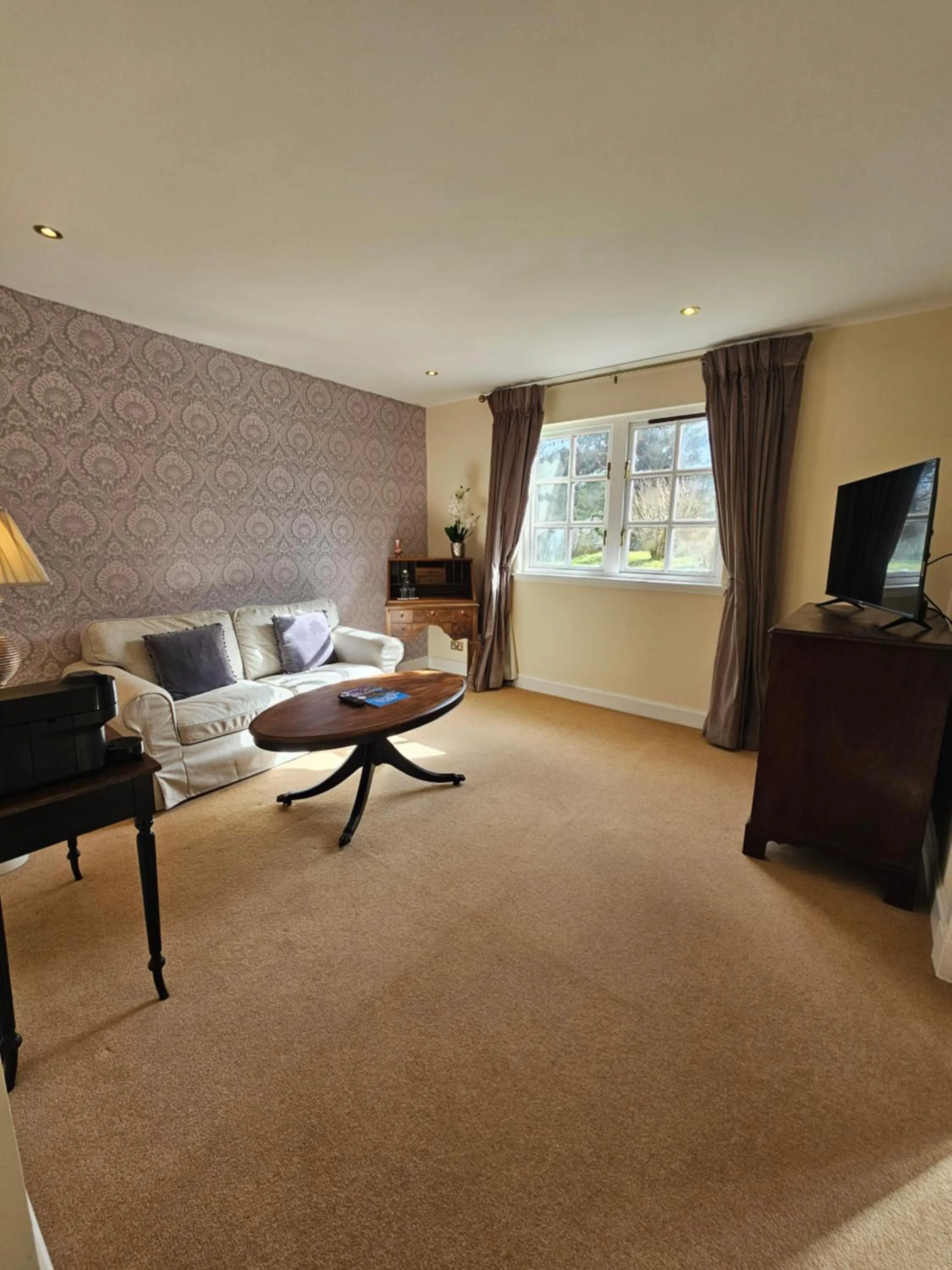 TV and multimedia in Taychreggan, Signature Collection by Eight Continents