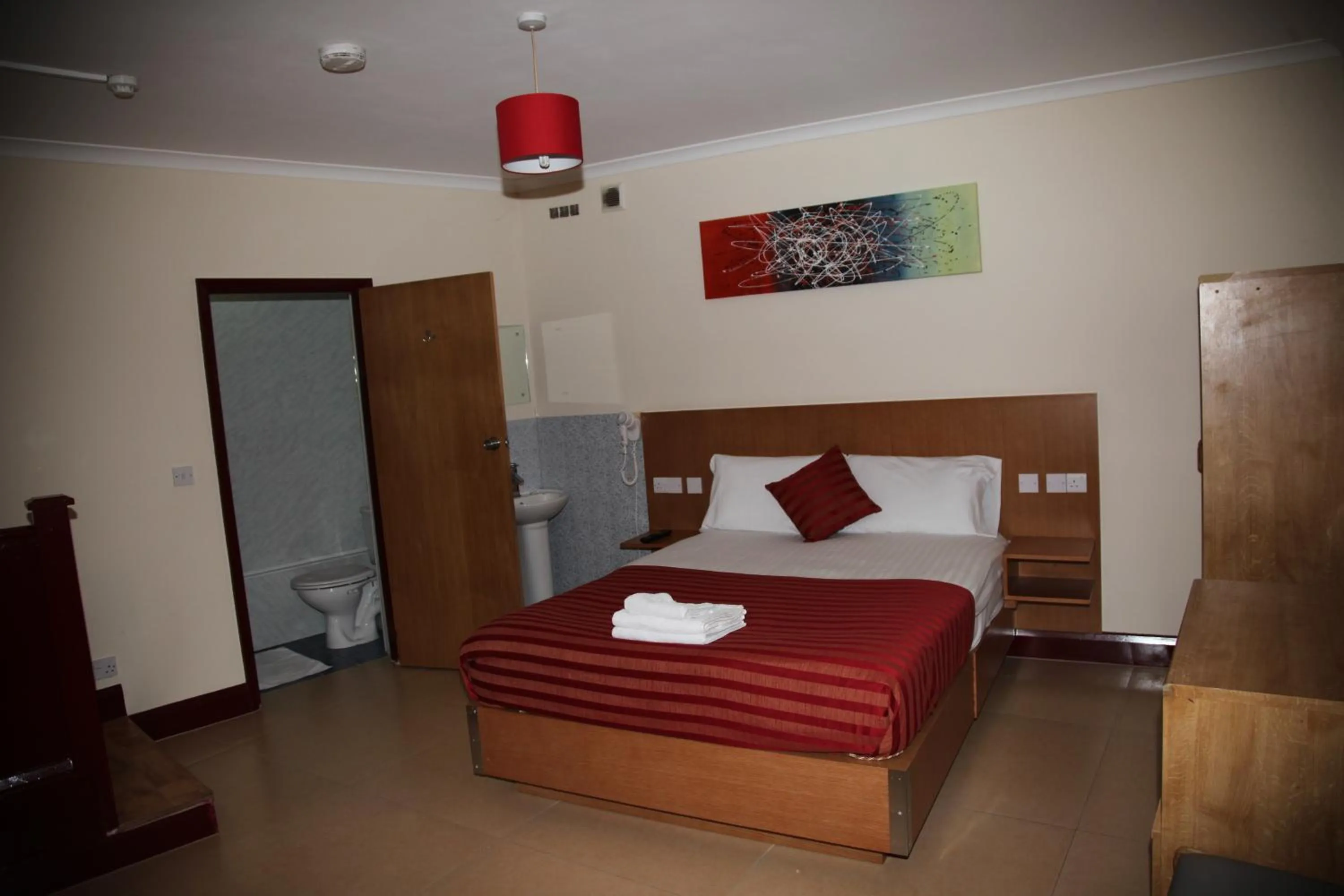 Photo of the whole room, Bed in Grove Apartments