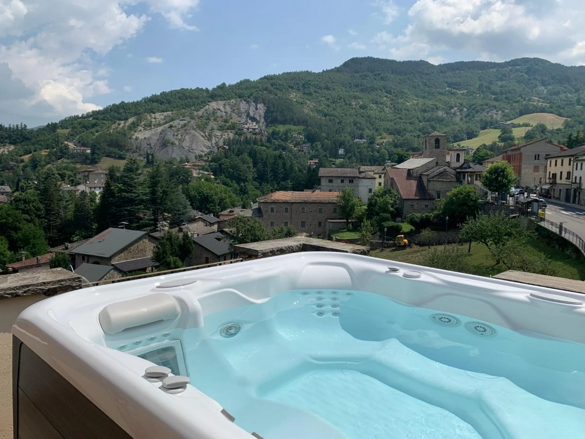 Hot Tub in Hotel Cimone