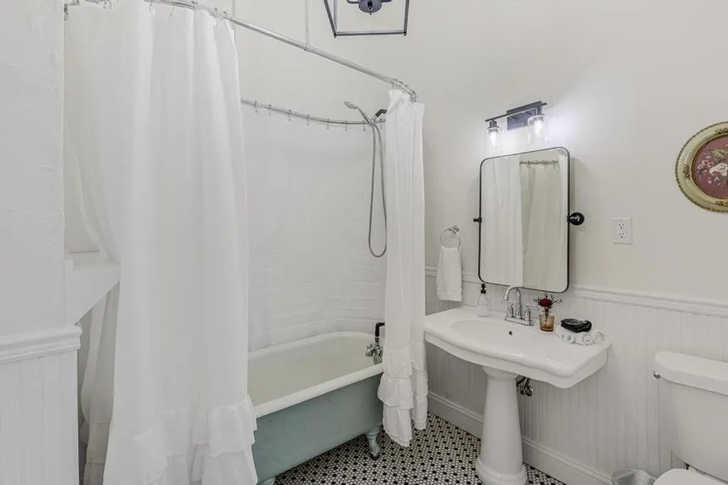 Veranda Historic Inn