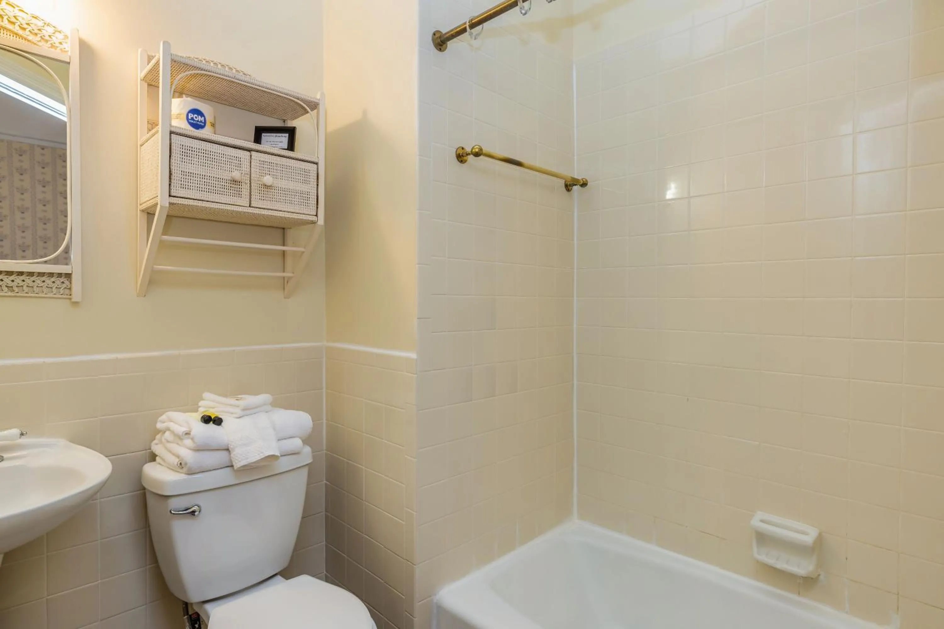 Bathroom in Veranda Historic Inn