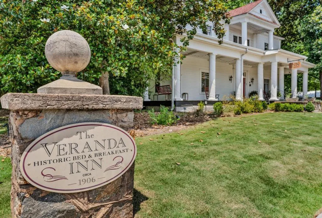 Veranda Historic Inn