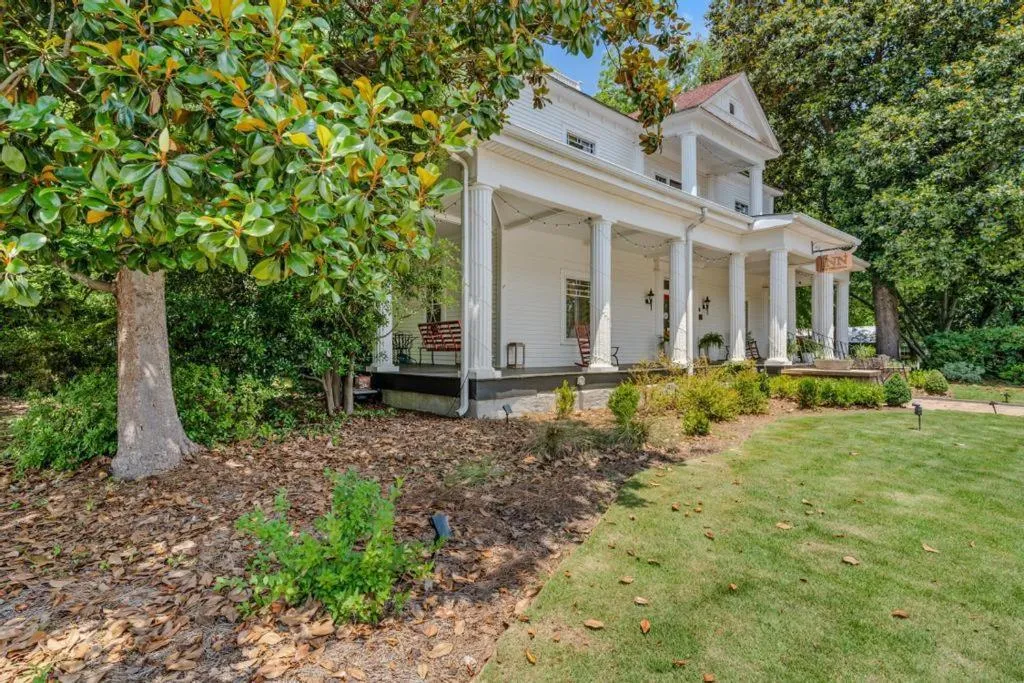 Veranda Historic Inn