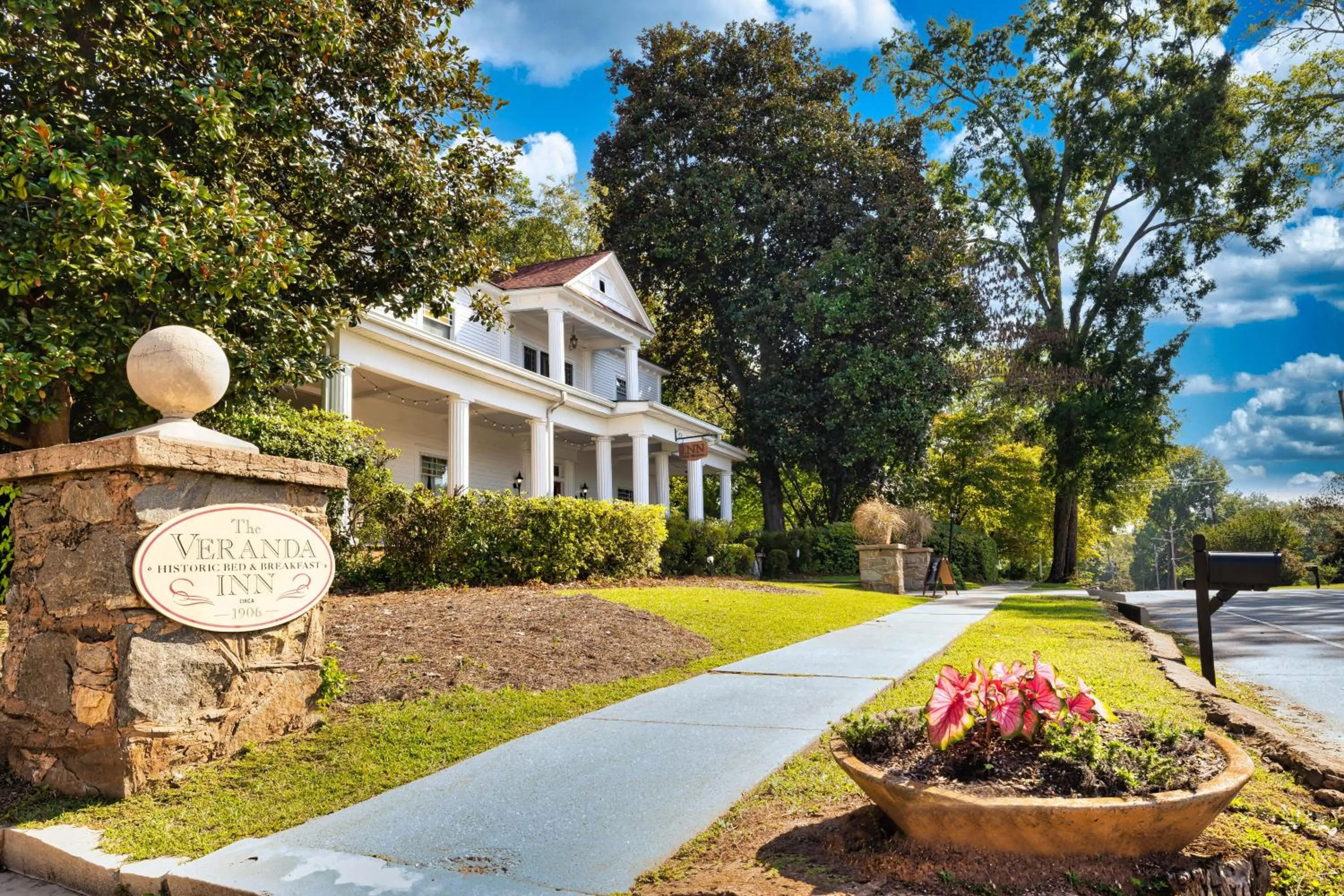 Property building in Veranda Historic Inn