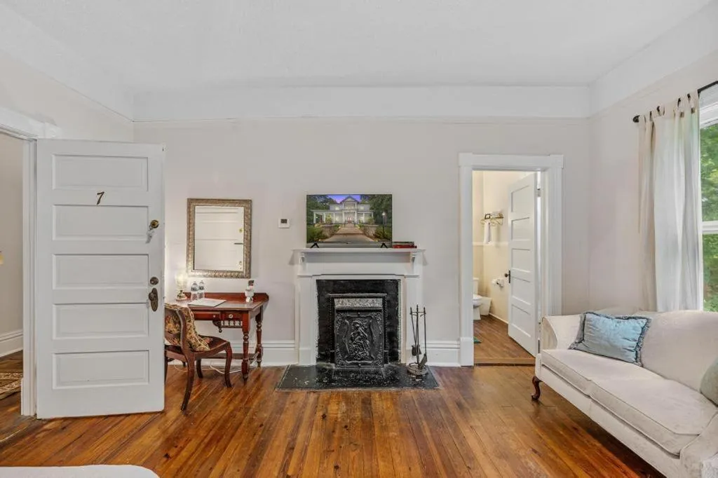 Veranda Historic Inn