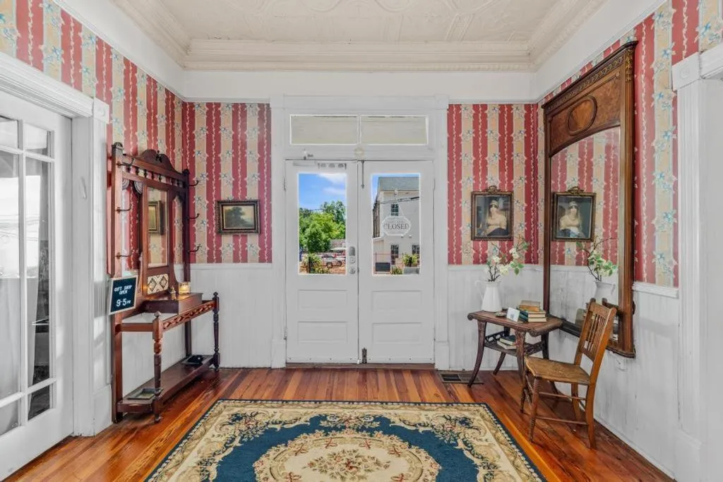 Veranda Historic Inn