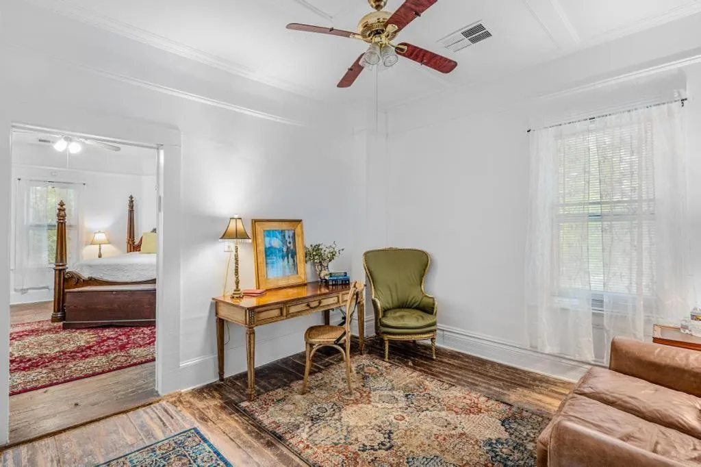 Bed in Veranda Historic Inn
