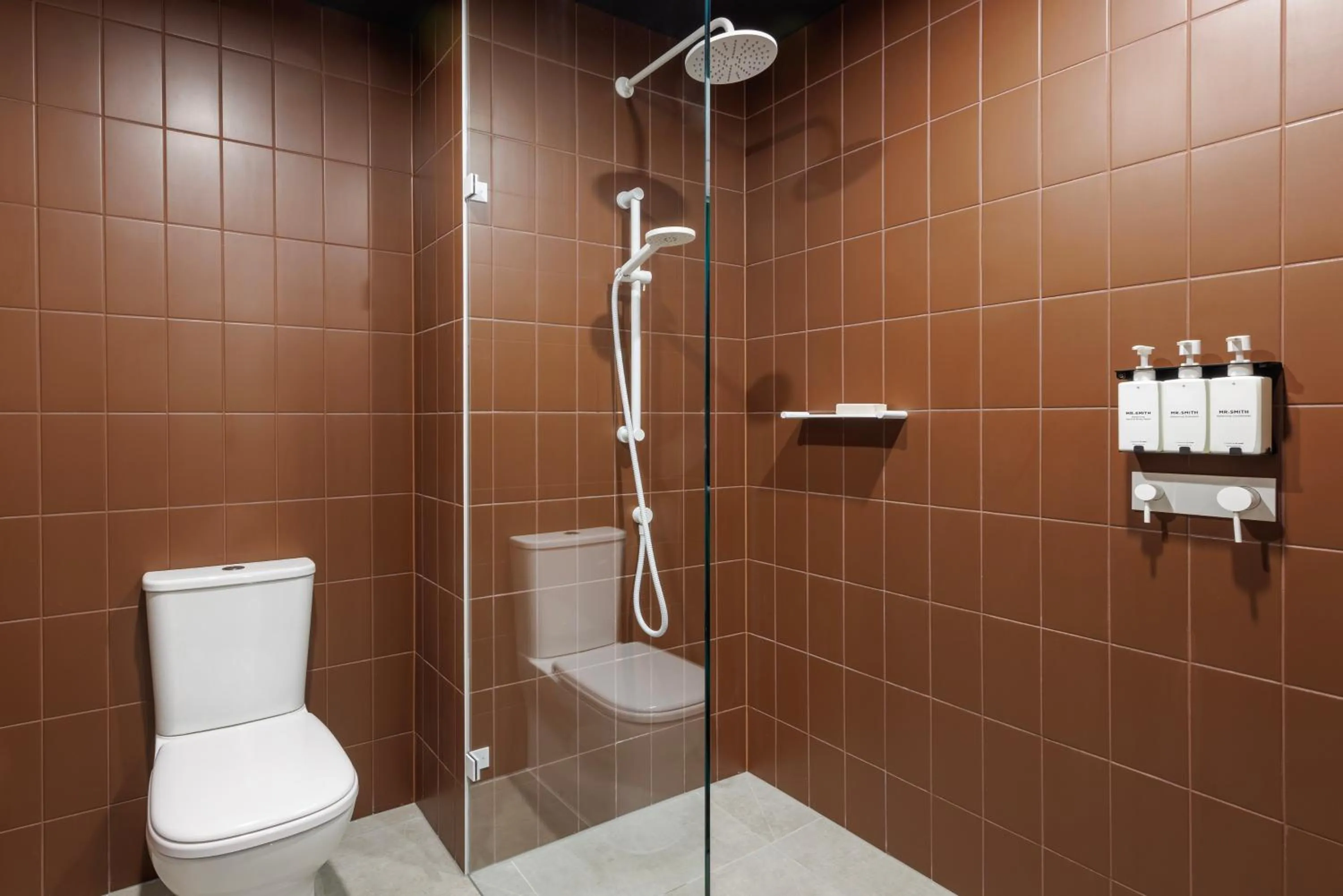 Shower in Veriu Queen Victoria Market