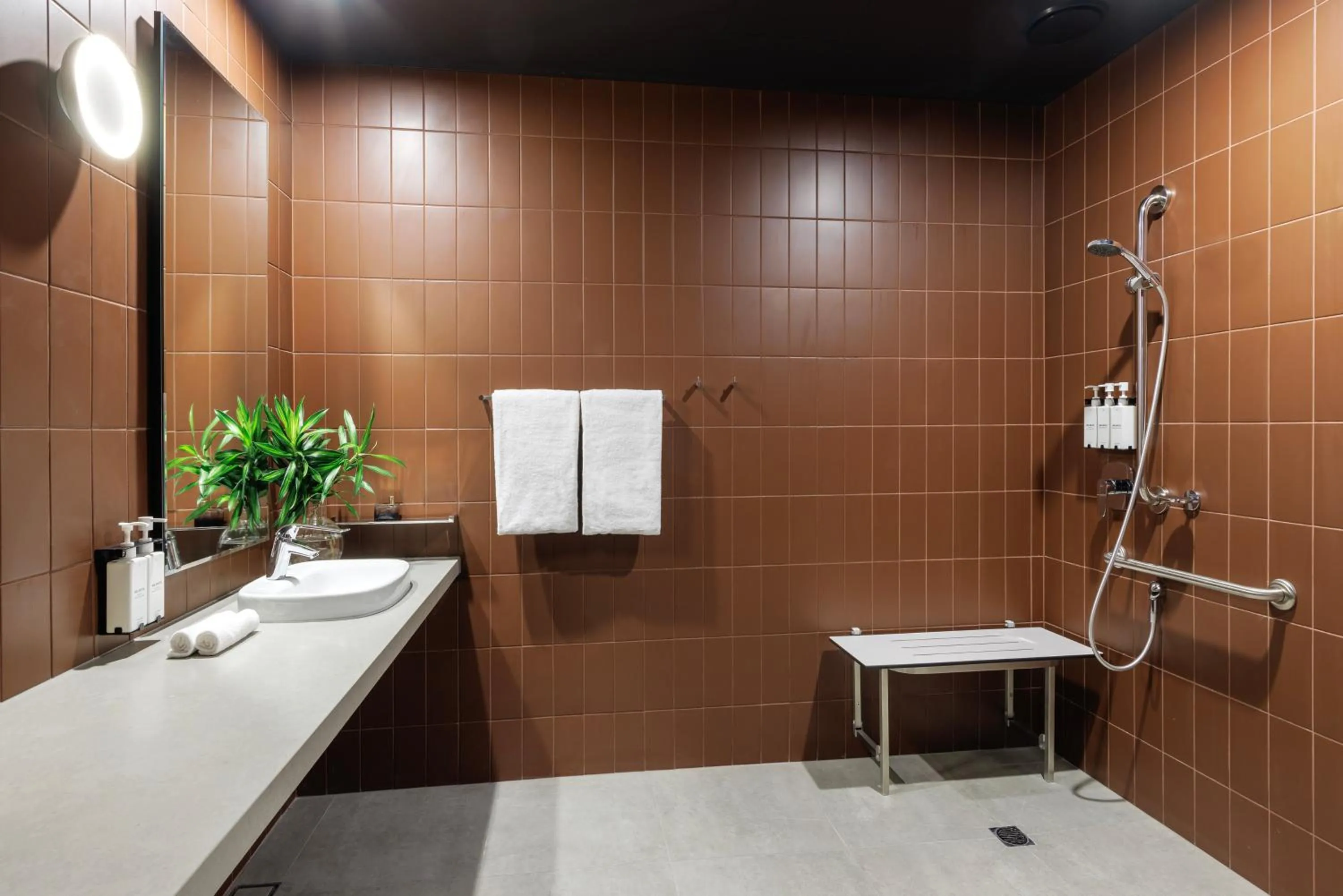 Bathroom in Veriu Queen Victoria Market