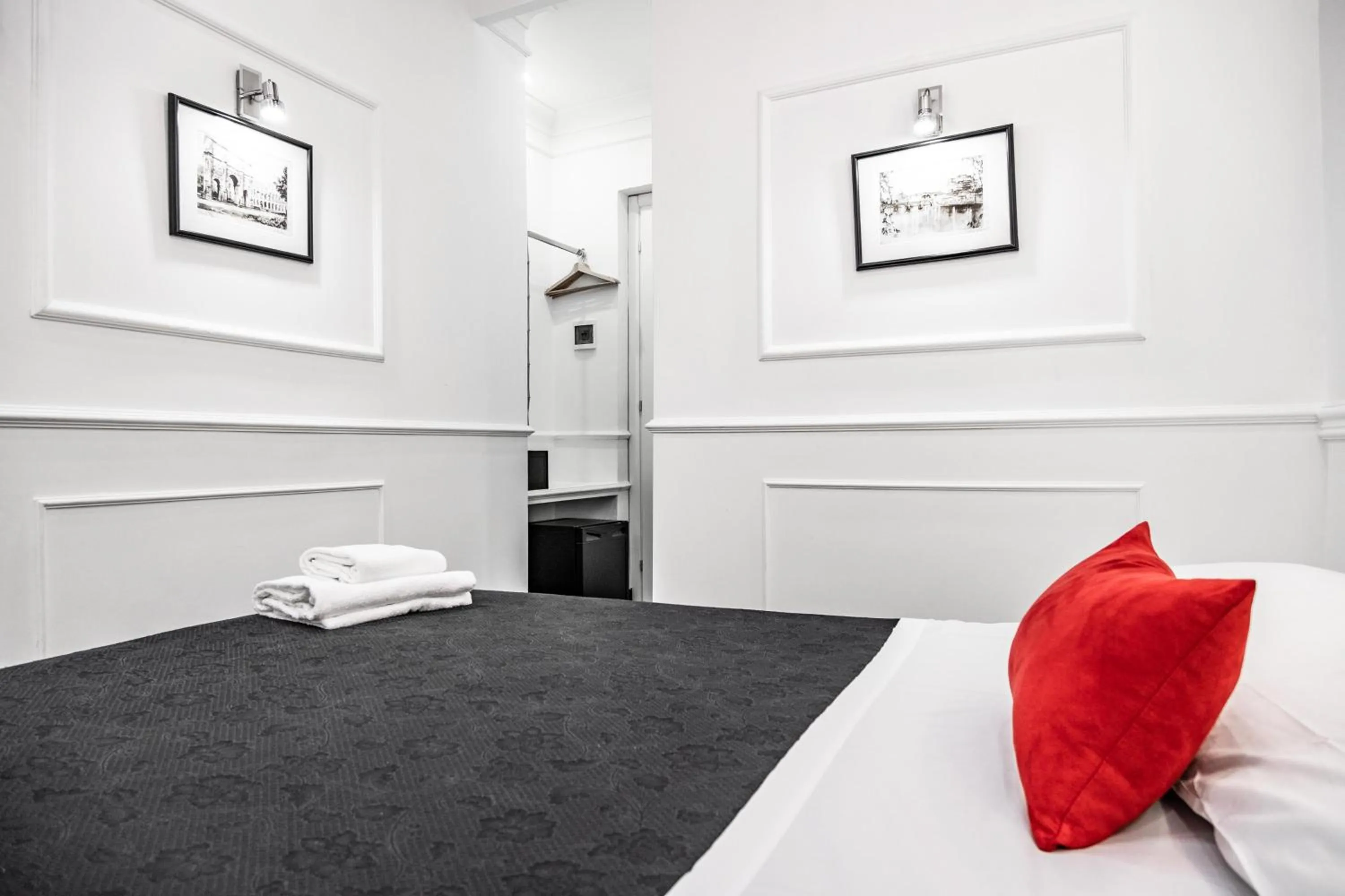 Photo of the whole room, Bed in L'antica Locanda Dell'Orso