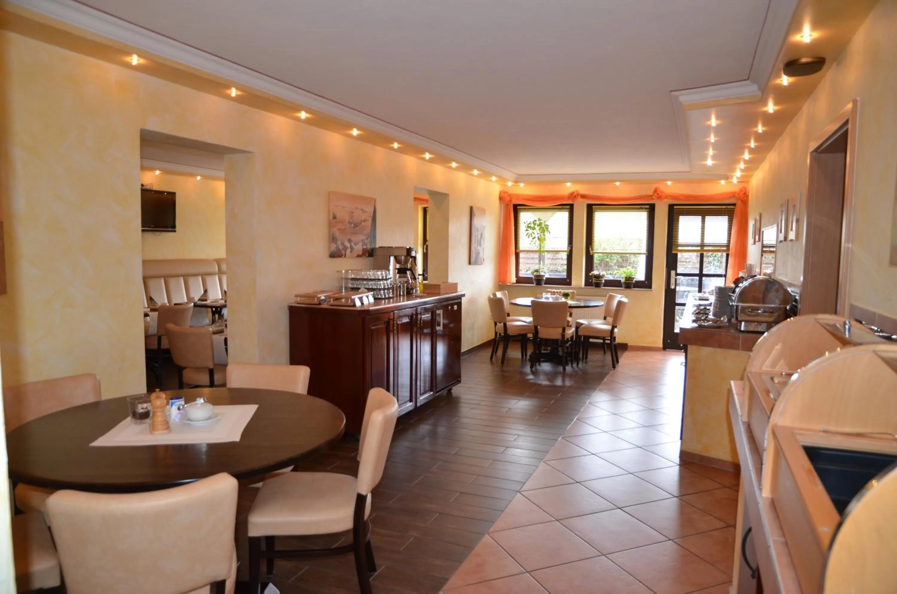 Restaurant/places to eat in Hotel Pirsch