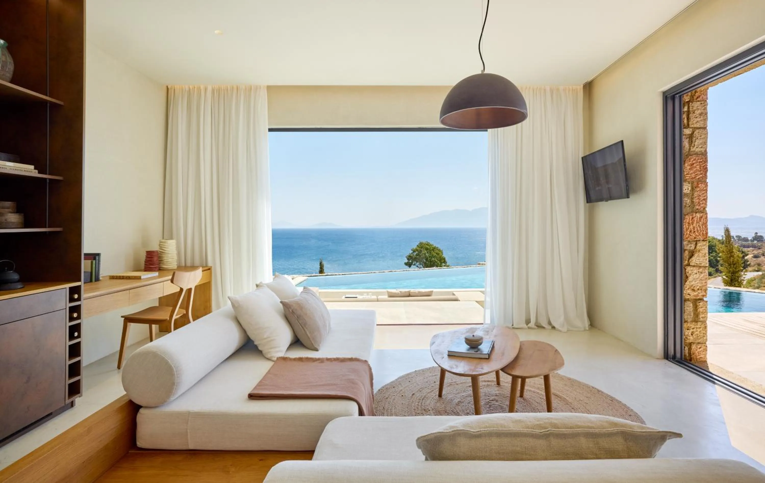 TV and multimedia in KOIA All - Suite Well Being Resort - Adults Only