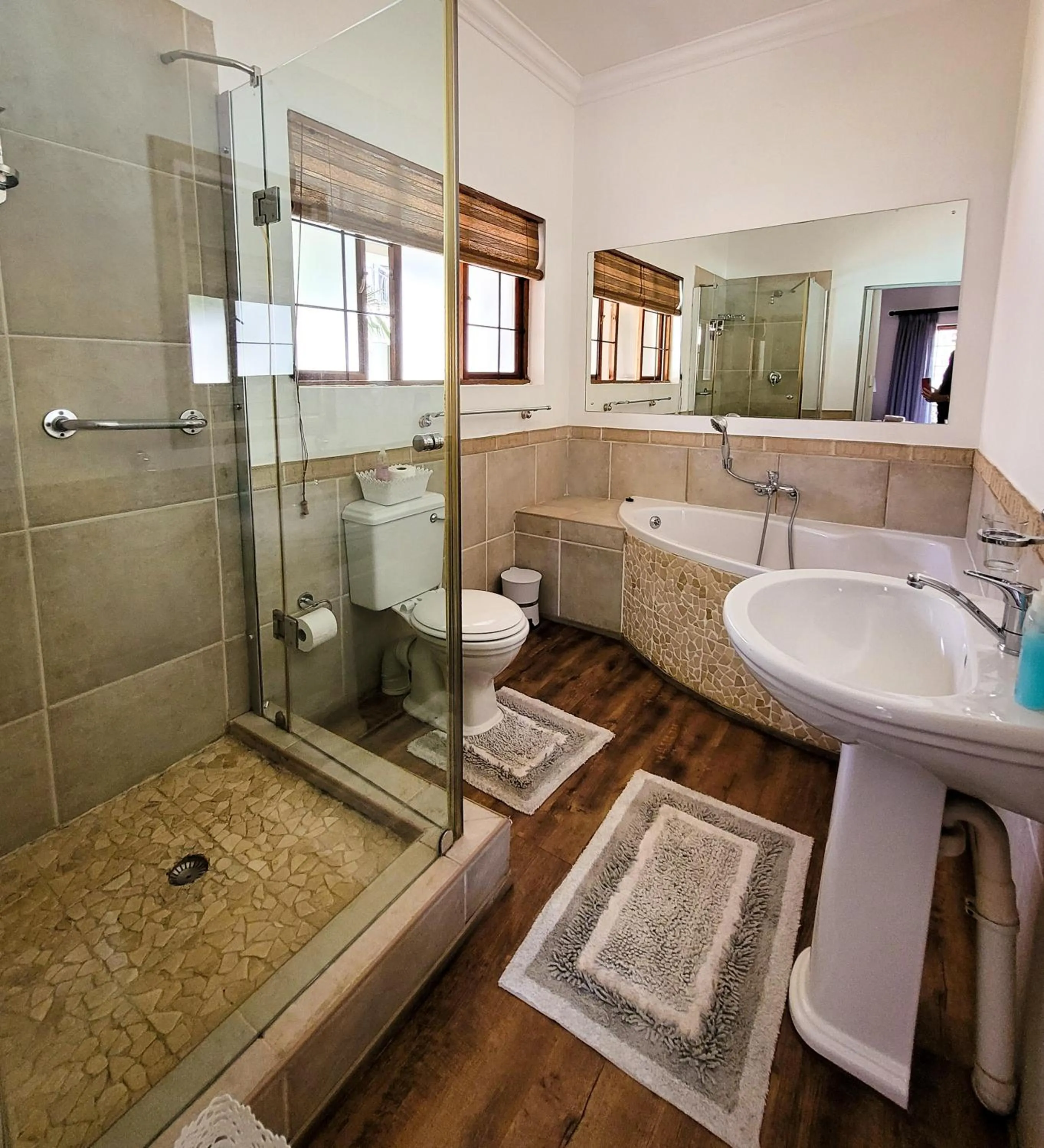 Shower in Solo Gracia Guesthouse