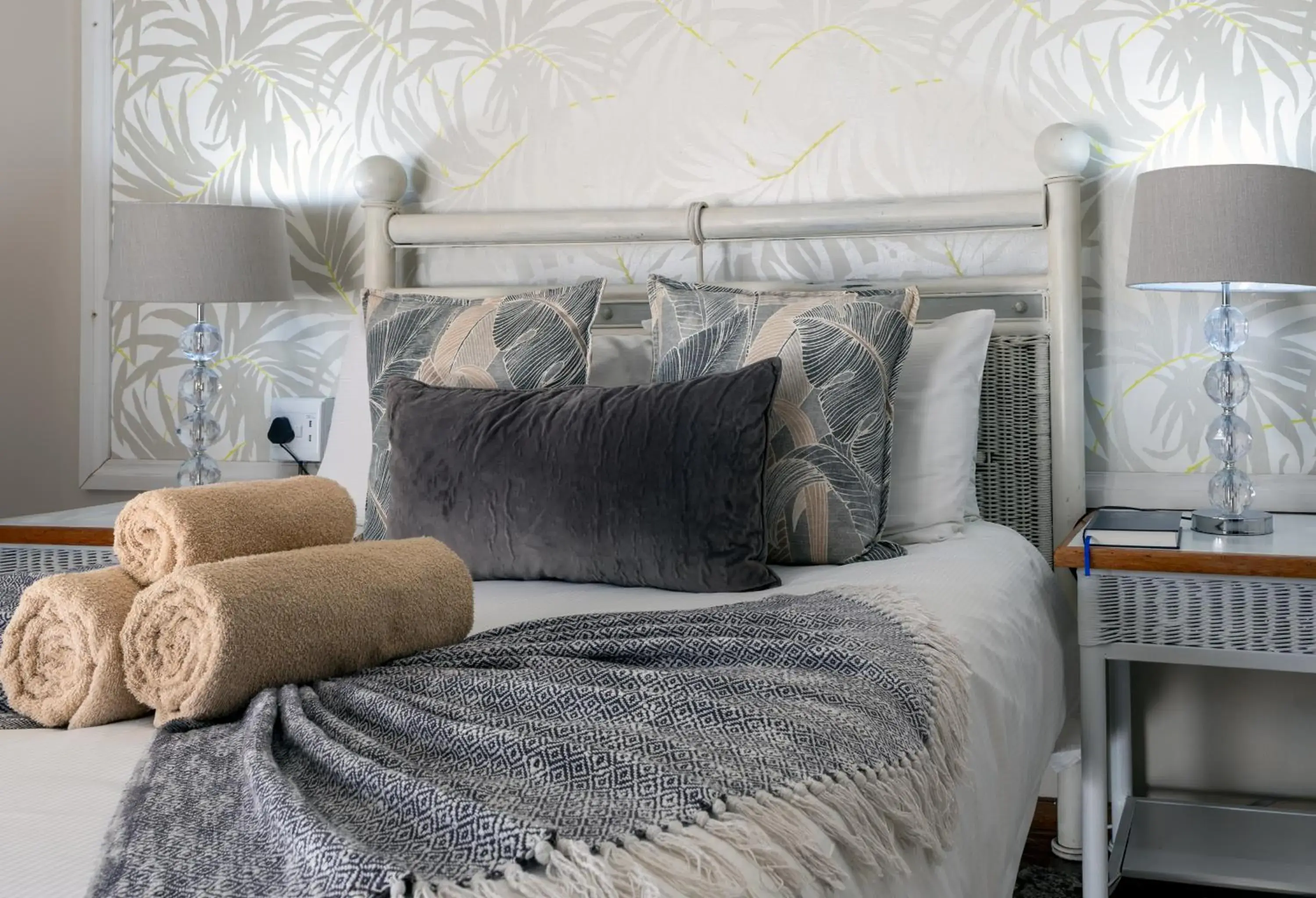 Deluxe Double Room (2 Adults + 1 Child) in Solo Gracia Guesthouse Deluxe Double Room (2 Adults + 1 Child) in Solo Gracia Guesthouse