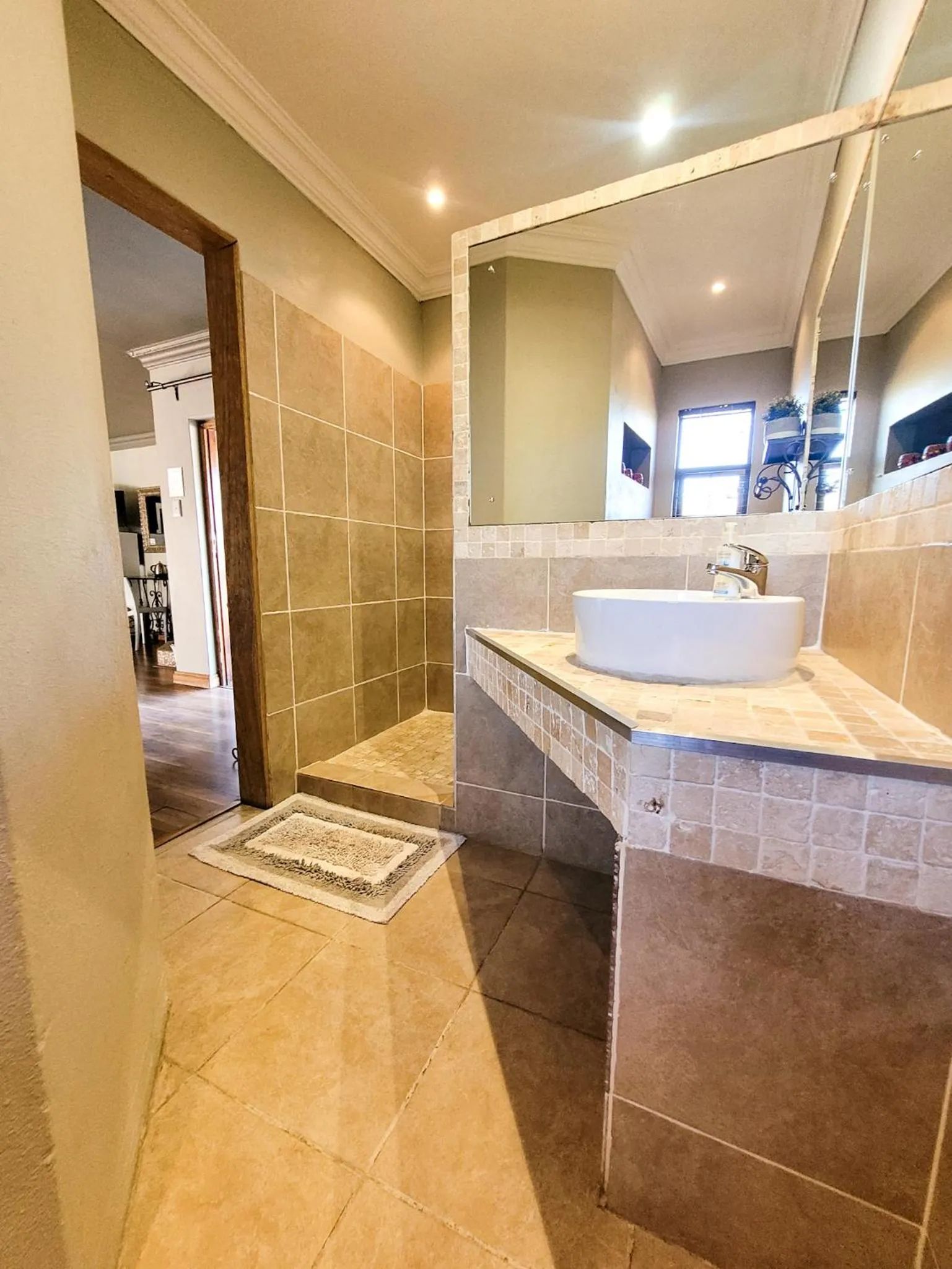 Shower in Solo Gracia Guesthouse