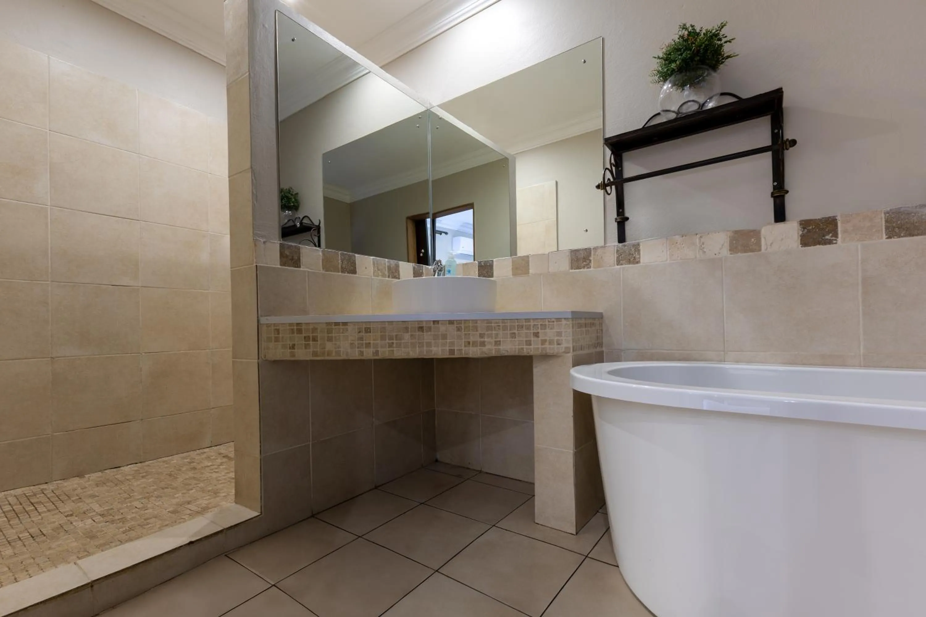 Shower in Solo Gracia Guesthouse