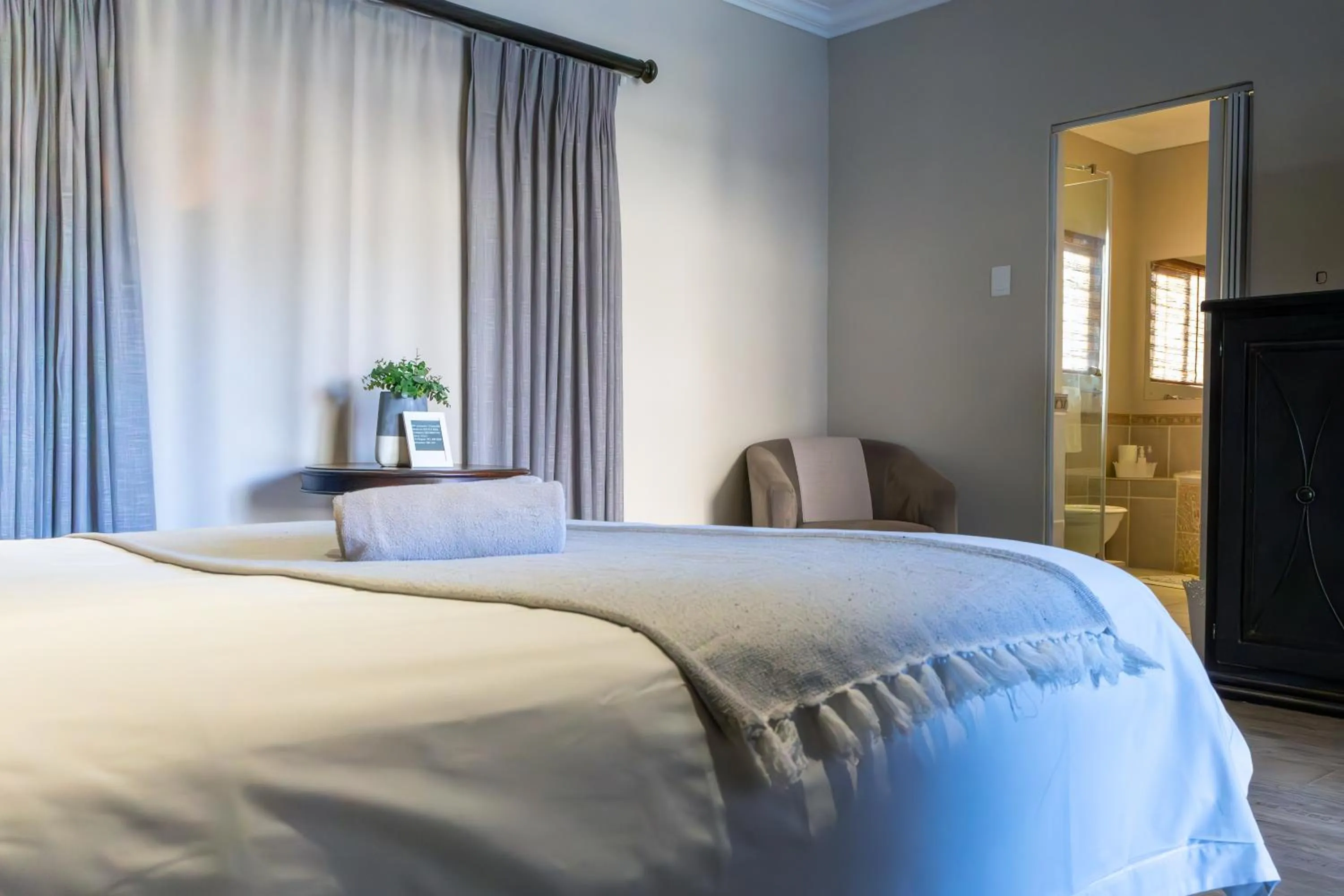 Toilet, Bed in Solo Gracia Guesthouse