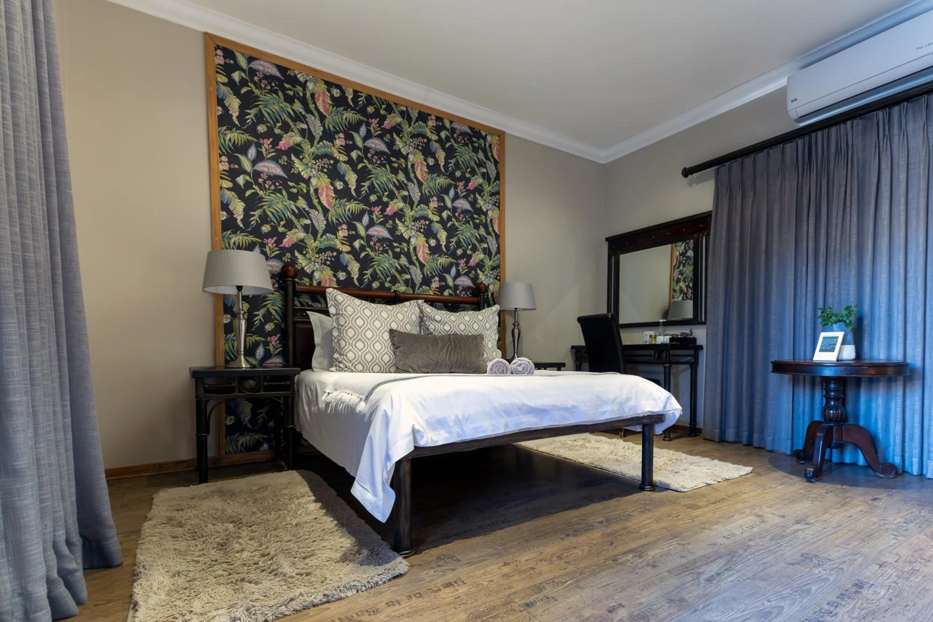 Toilet, Bed in Solo Gracia Guesthouse