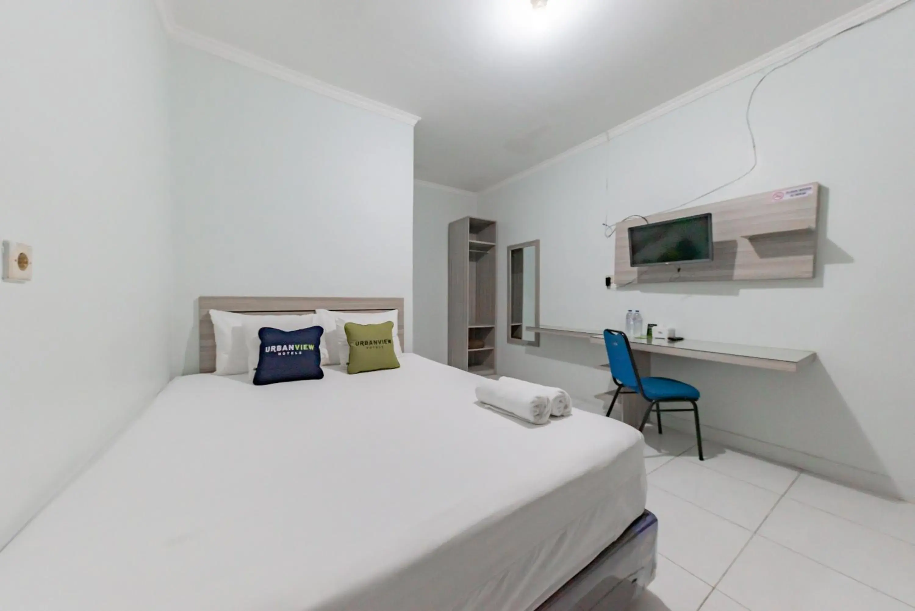 Deluxe Room in Urbanview Hotel Sunday Cirebon by RedDoorz Deluxe Room in Urbanview Hotel Sunday Cirebon by RedDoorz