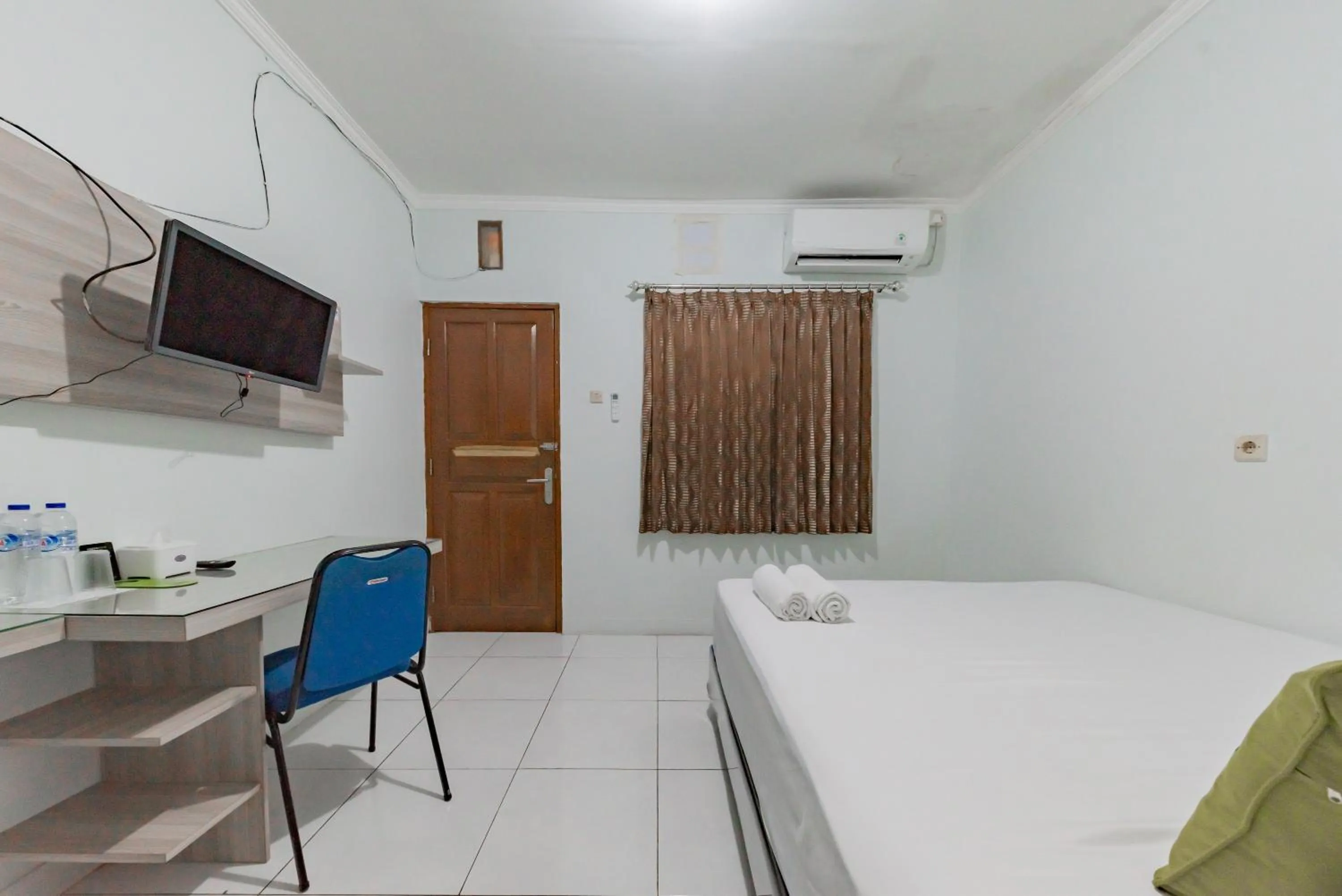 Bed in Urbanview Hotel Sunday Cirebon by RedDoorz