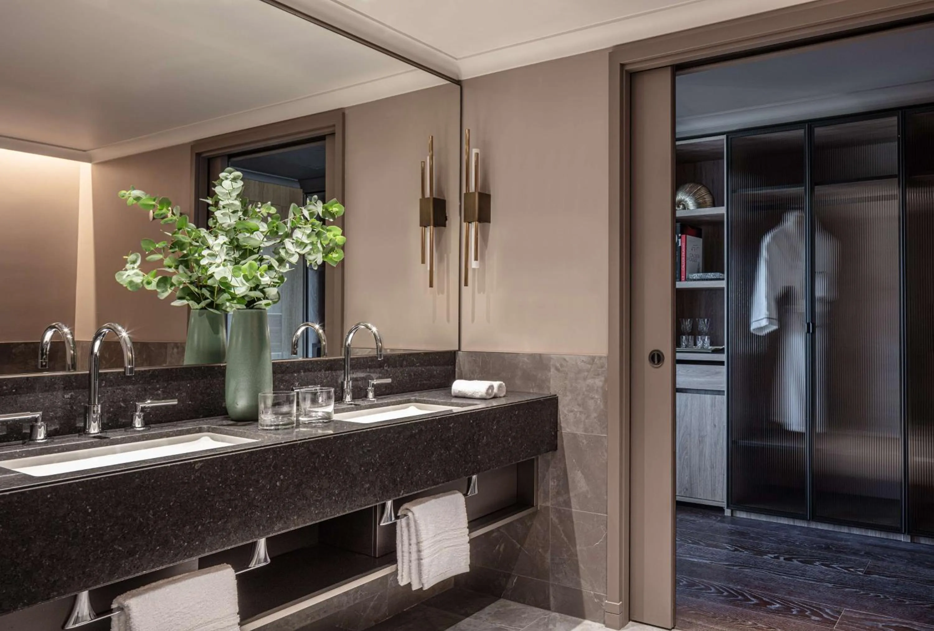 Bathroom in Anantara Plaza Nice Hotel - A Leading Hotel of the World