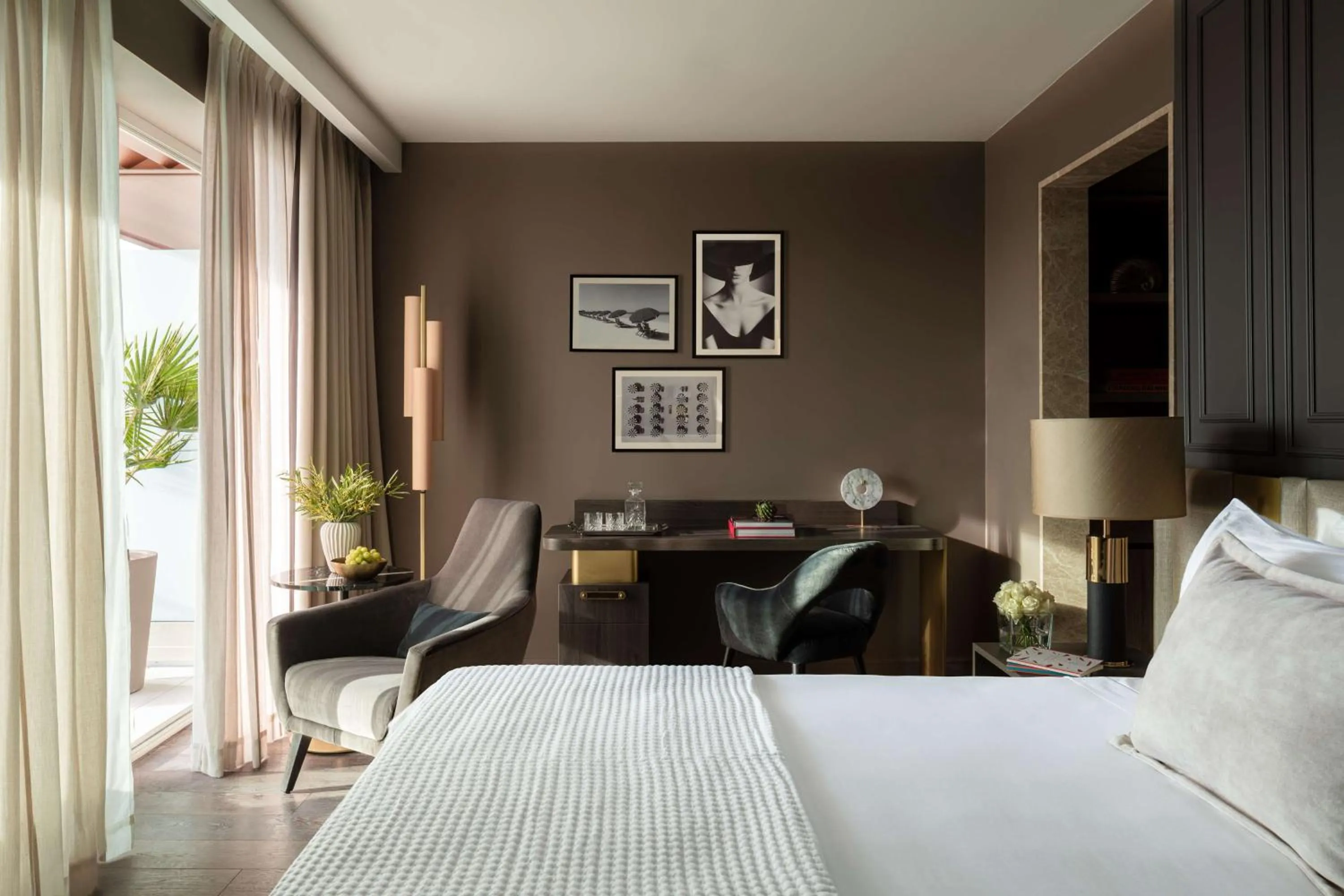 Bedroom, Bed in Anantara Plaza Nice Hotel - A Leading Hotel of the World