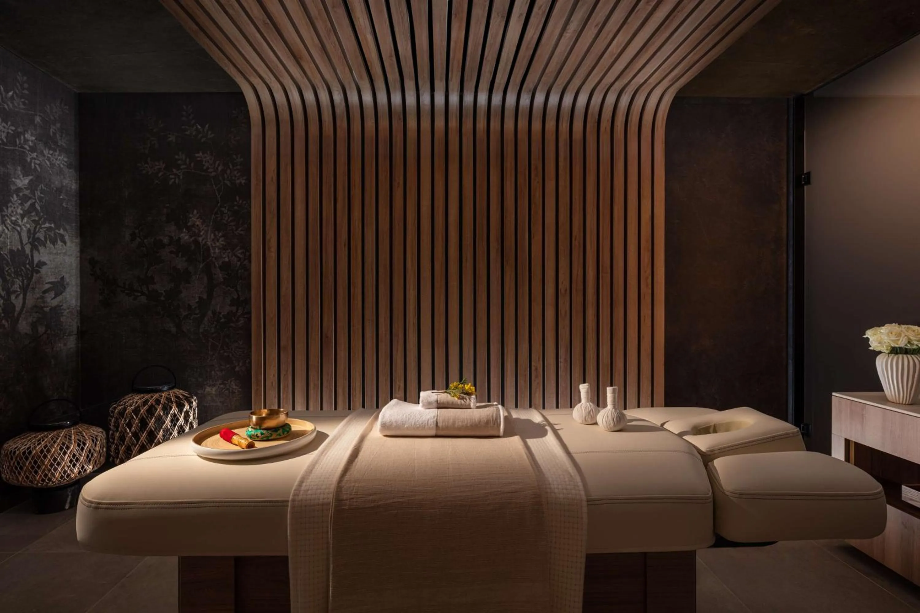 Spa and wellness centre/facilities, Bed in Anantara Plaza Nice Hotel - A Leading Hotel of the World