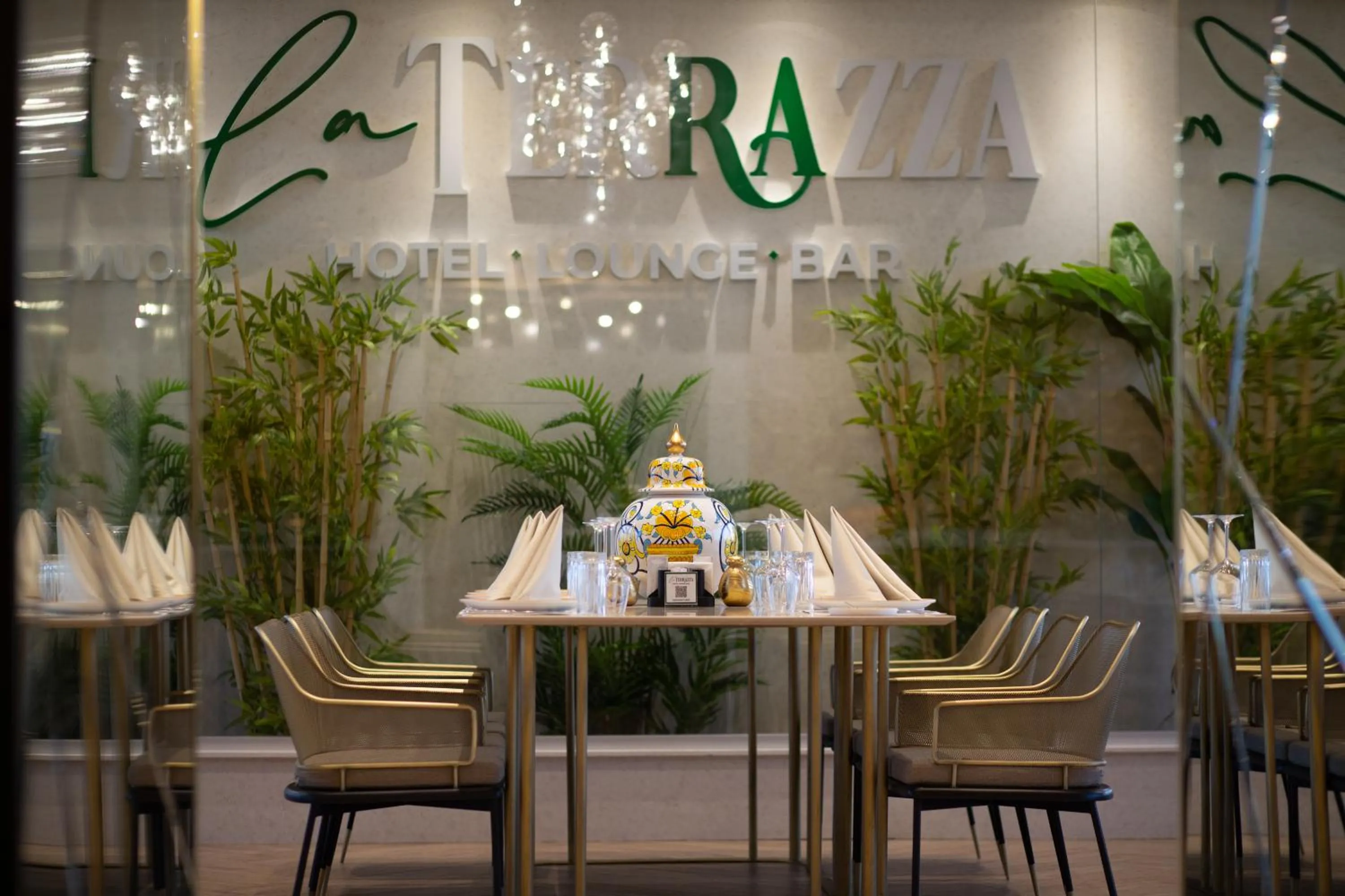 Restaurant/places to eat in La Terrazza Hotel