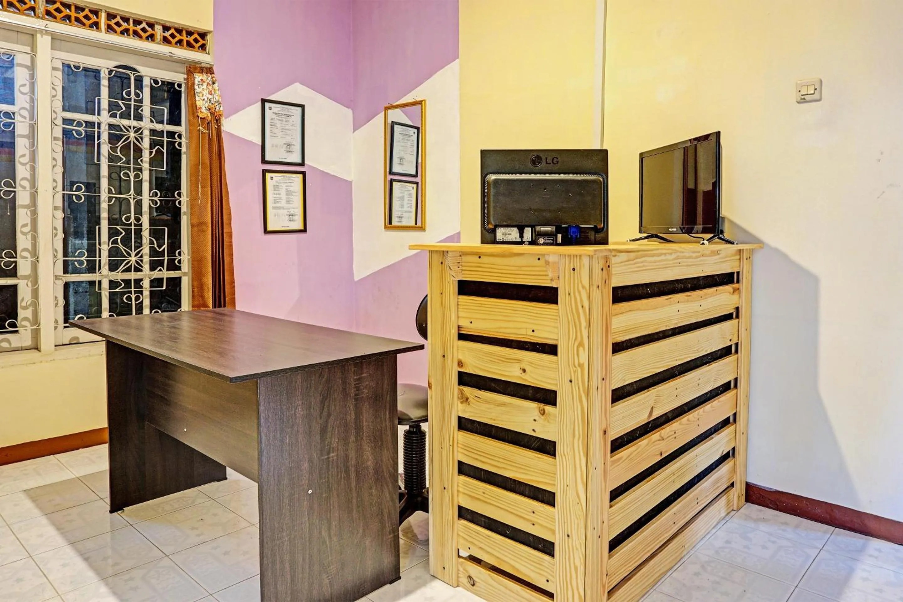 Lobby or reception in OYO Life 91452 Ngajeng Peken Homestay