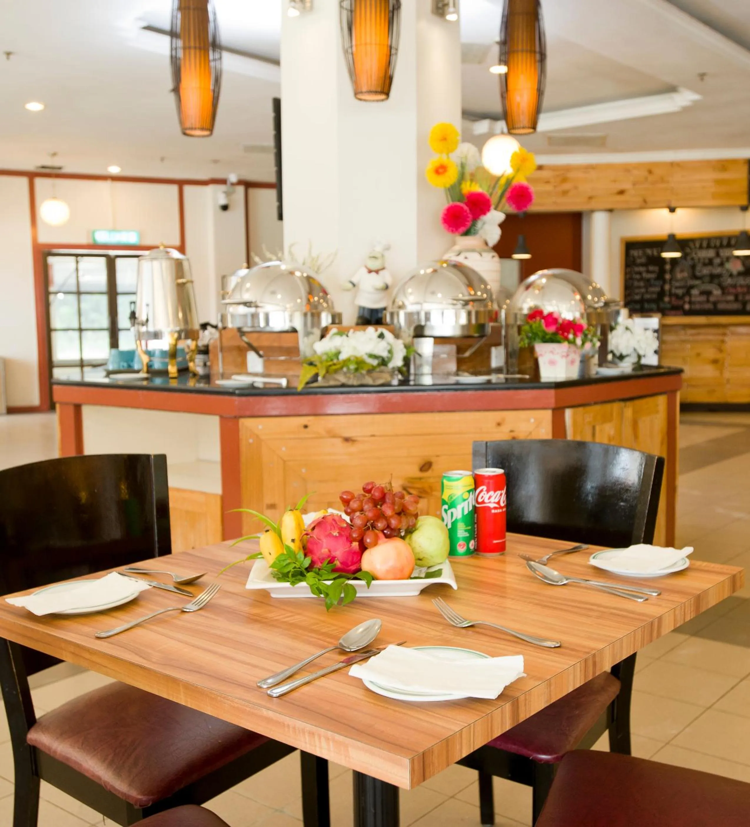 Restaurant/places to eat in SWISS AVENUE HOTEL