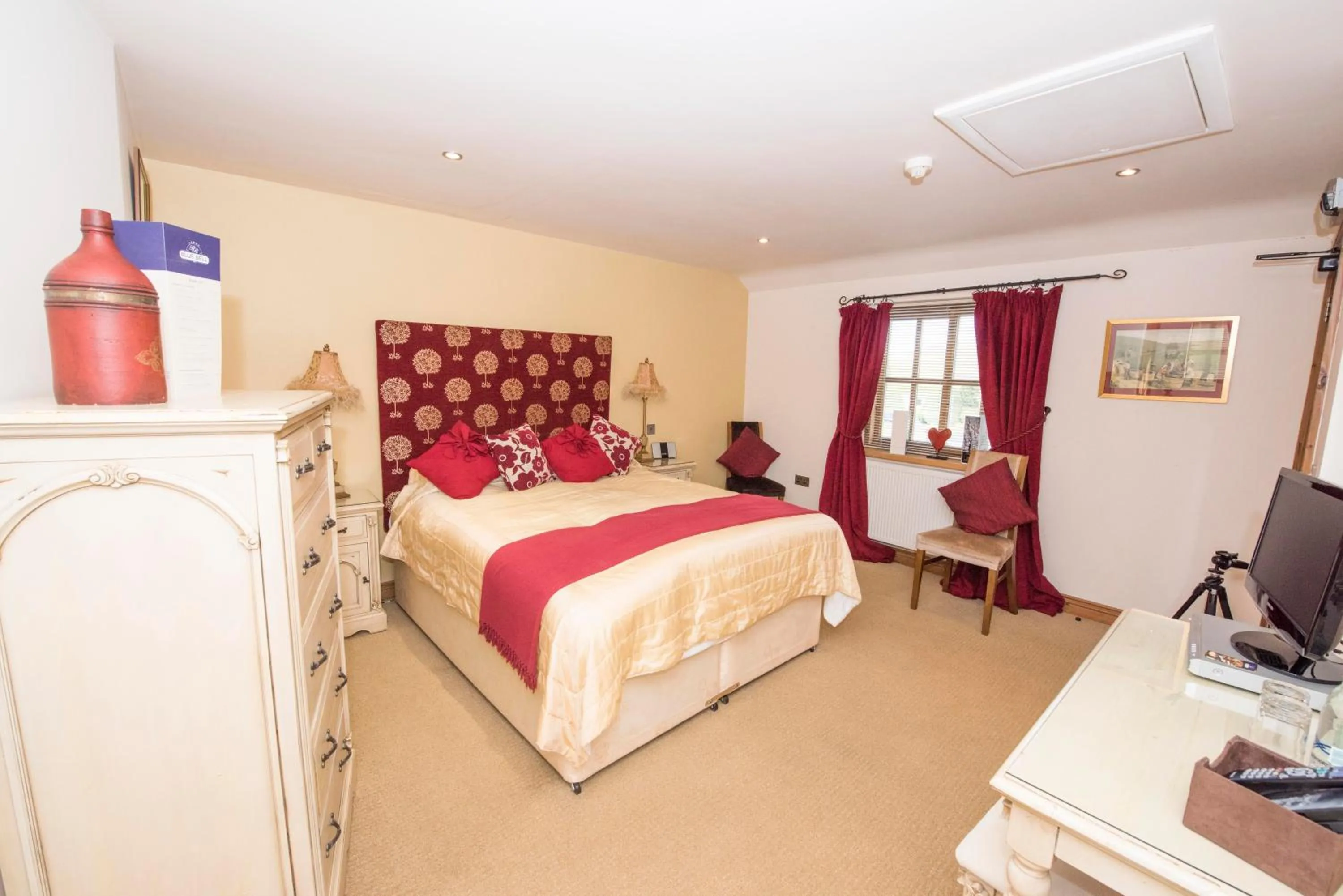 Bedroom in The Blue Bell Inn