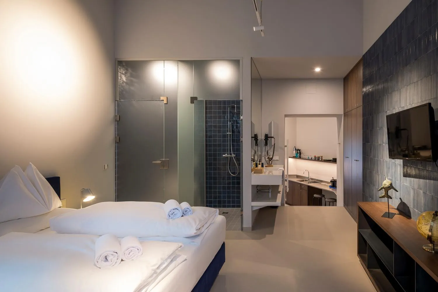 Photo of the whole room, Bed in grätzlhotel Serviten