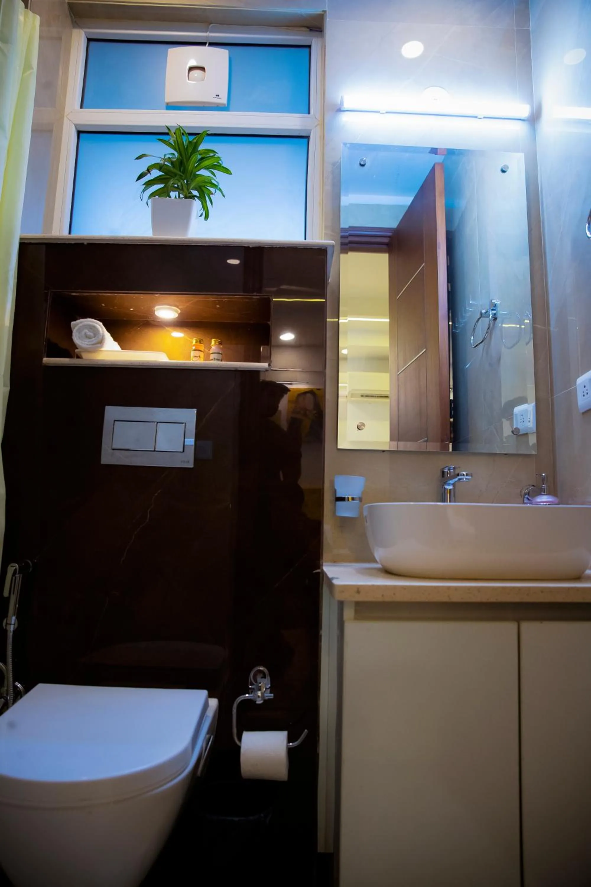 Bathroom in Lime Tree Luxury Studio - Service Apartment Near Artemis Hospital ,Gurgaon