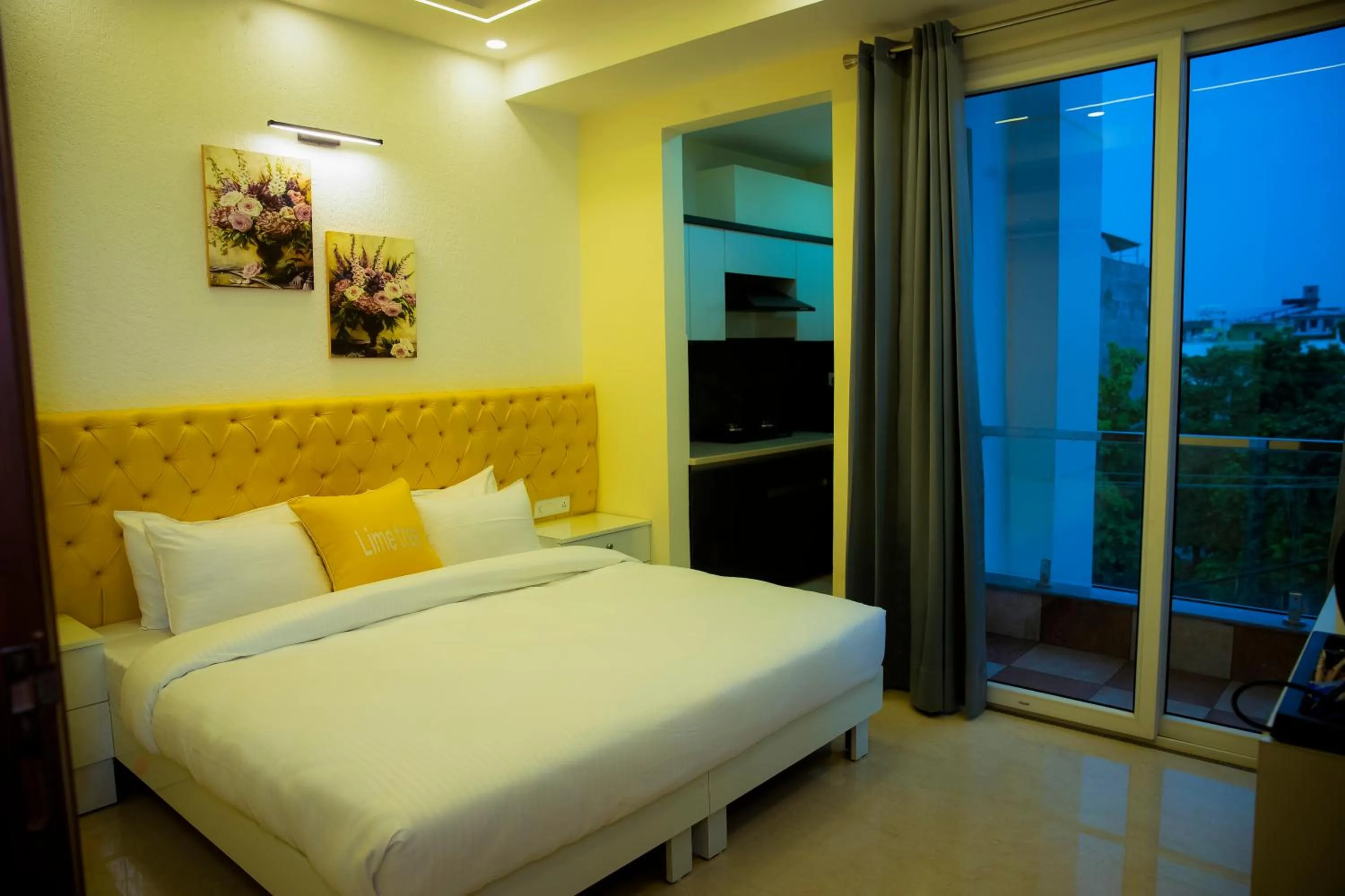 Bed in Lime Tree Luxury Studio - Service Apartment Near Artemis Hospital ,Gurgaon