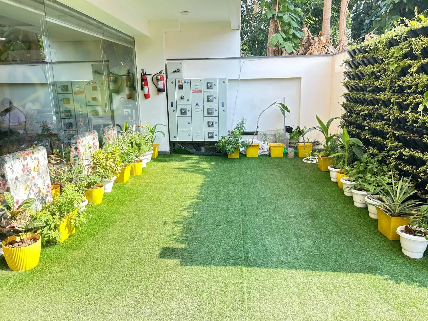 Restaurant/places to eat in Lime Tree Luxury Studio - Service Apartment Near Artemis Hospital ,Gurgaon