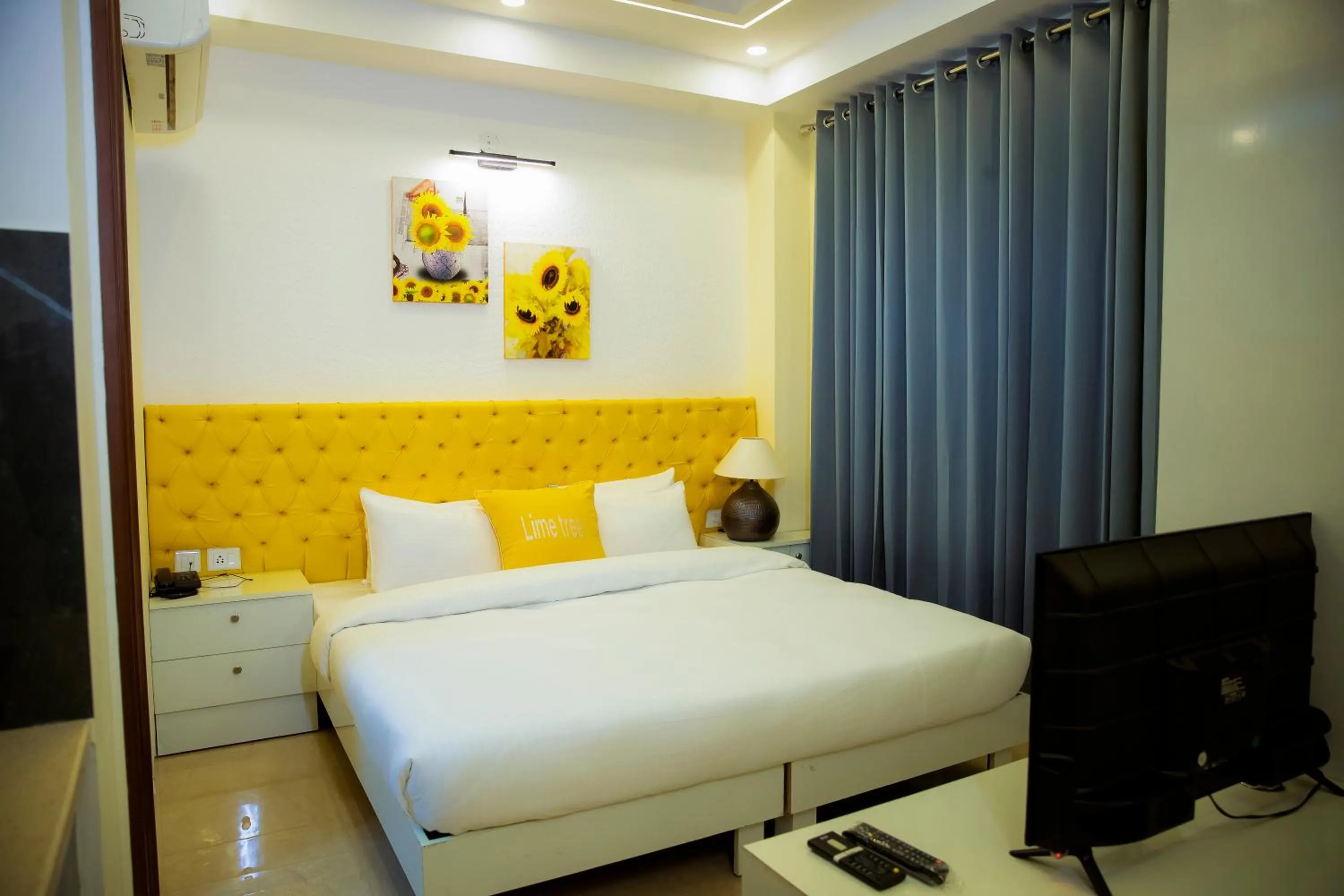 Bed in Lime Tree Luxury Studio - Service Apartment Near Artemis Hospital ,Gurgaon