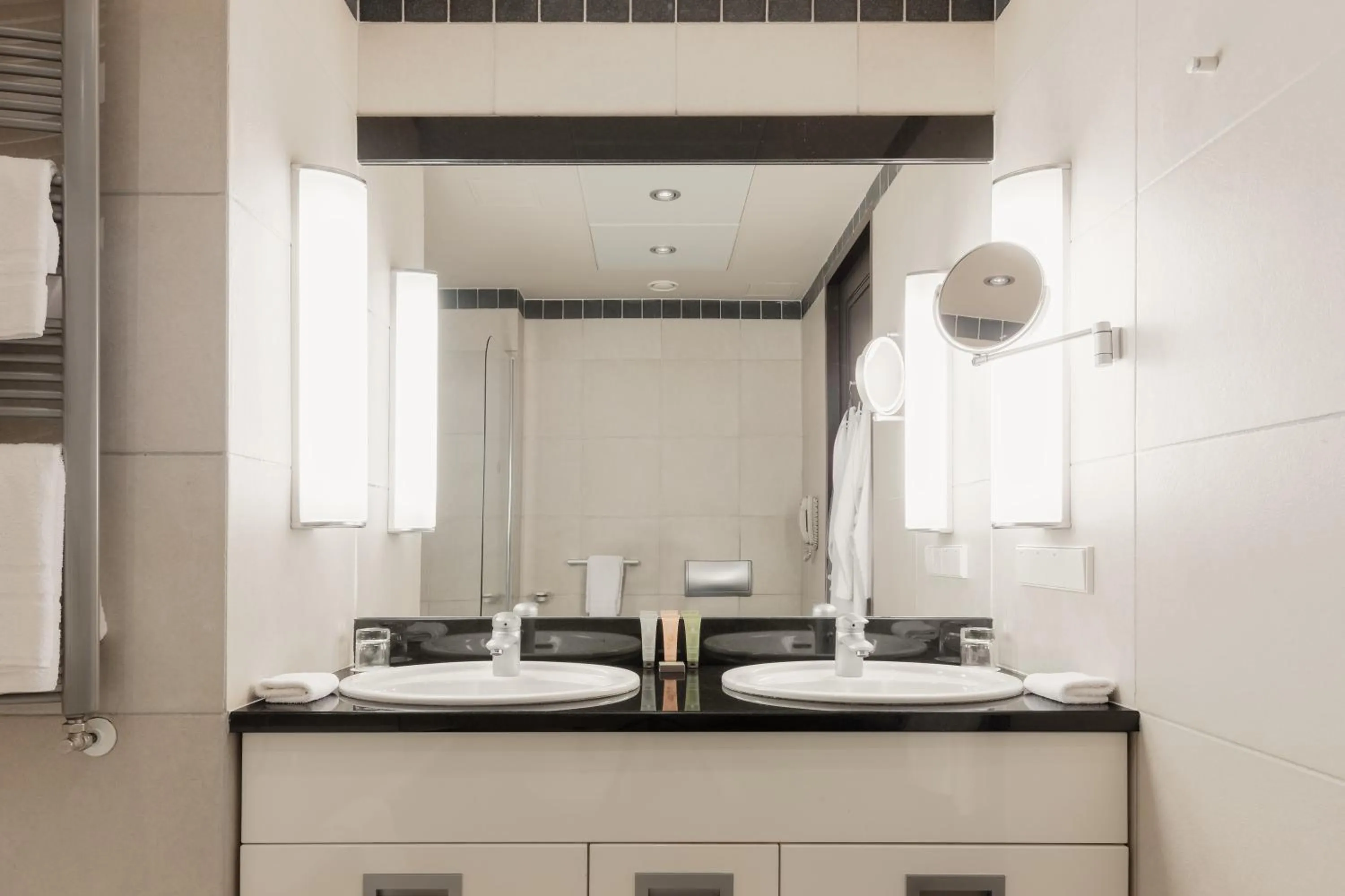 Bathroom in Hotel Bergs Suites