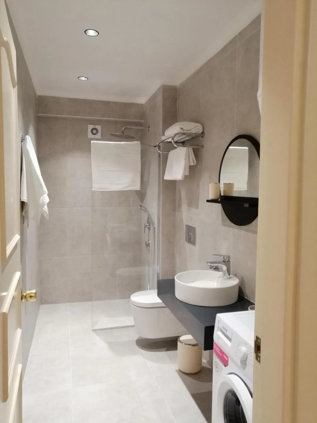 Shower in Channel Suites