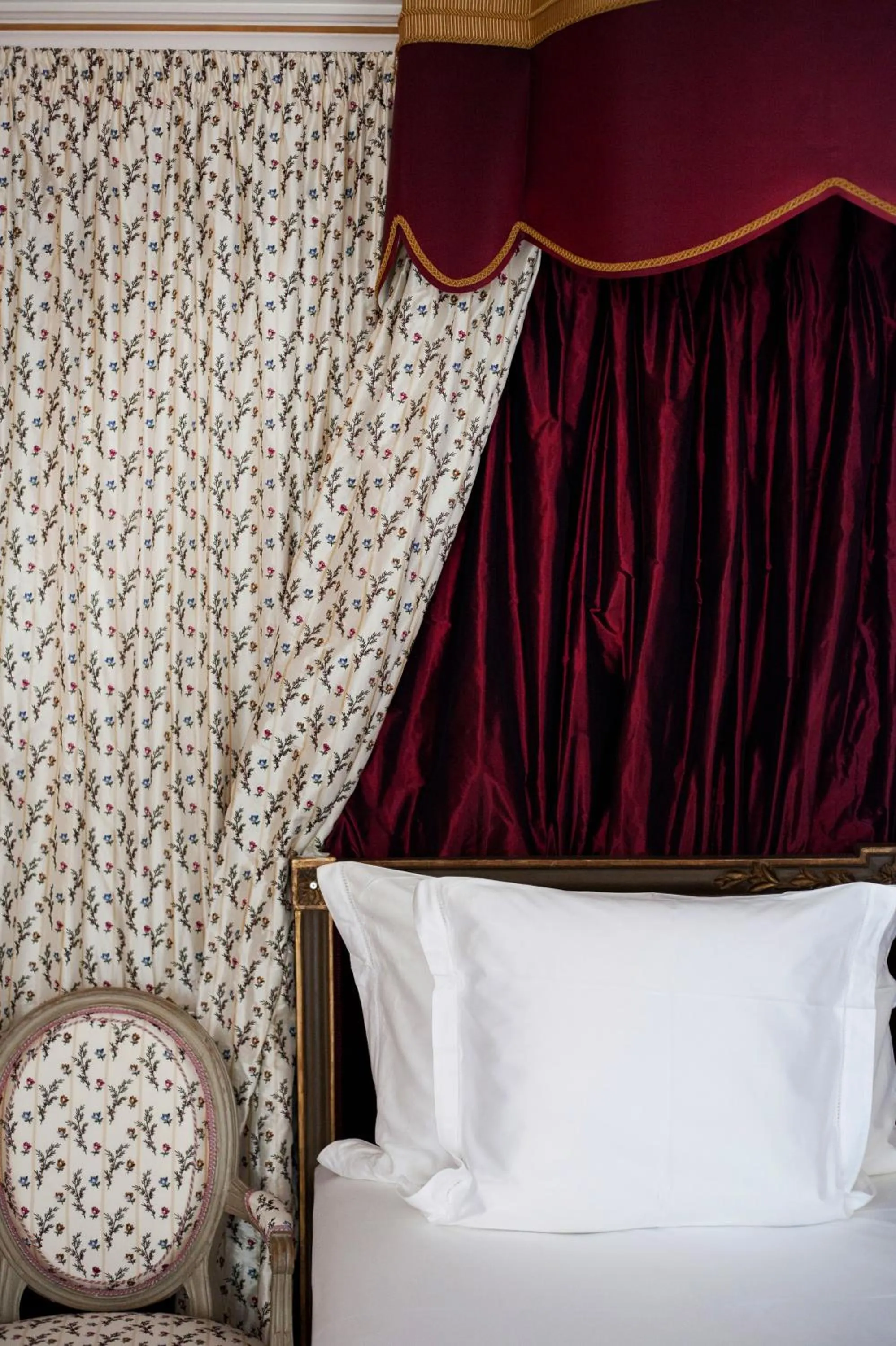 Bed in Relais & Château Louise de La Vallière