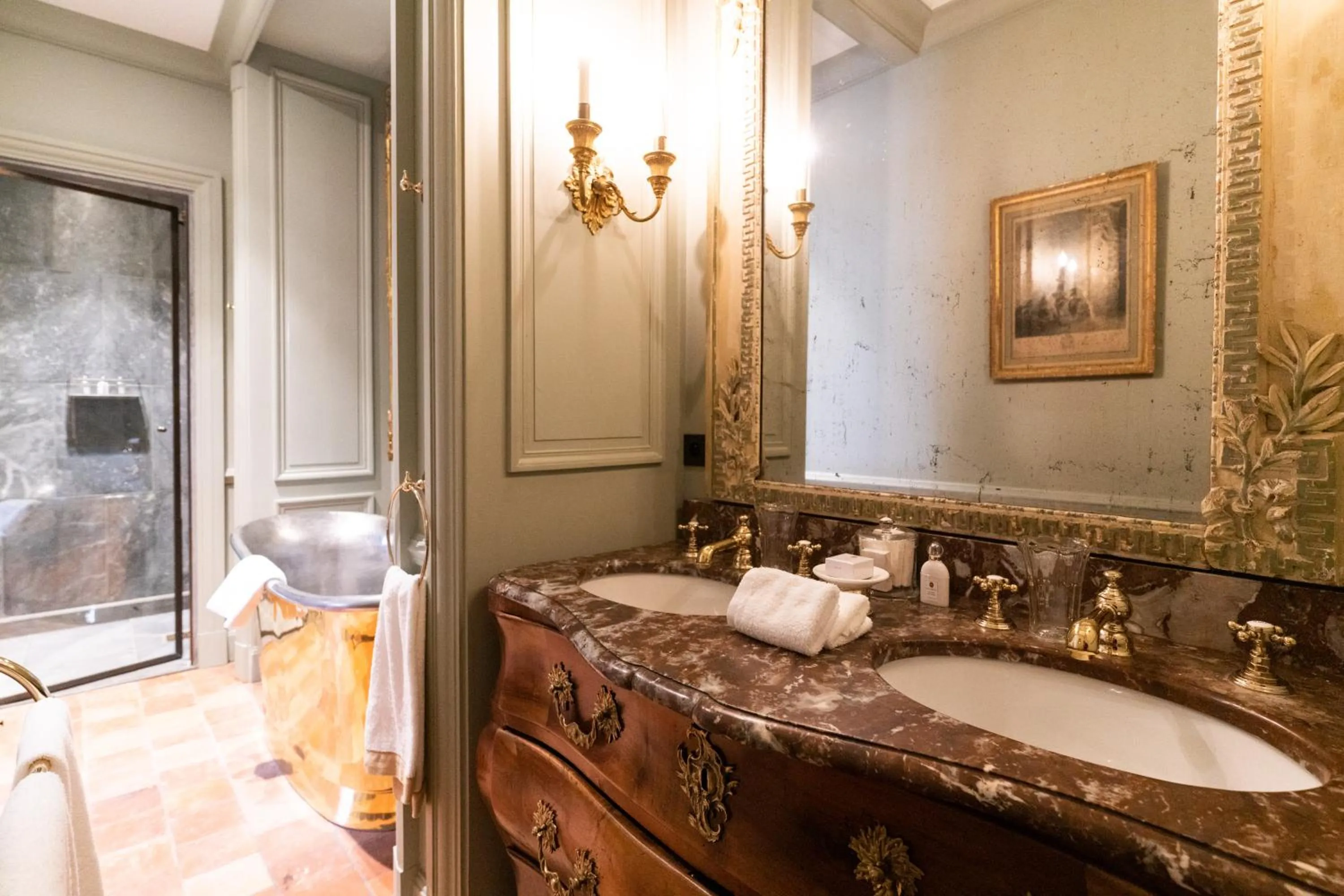Bathroom in Relais & Château Louise de La Vallière