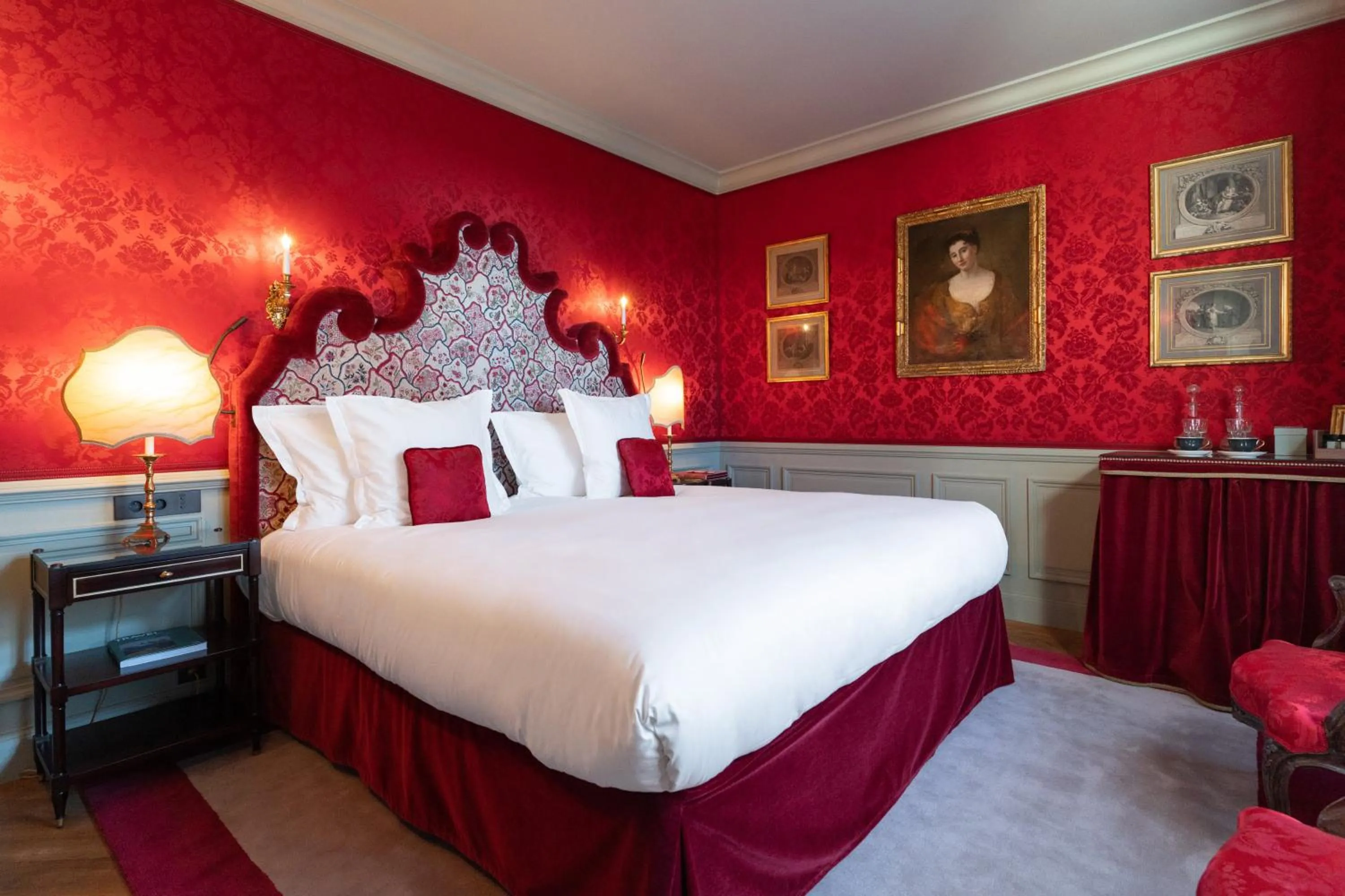 Bed in Relais & Château Louise de La Vallière