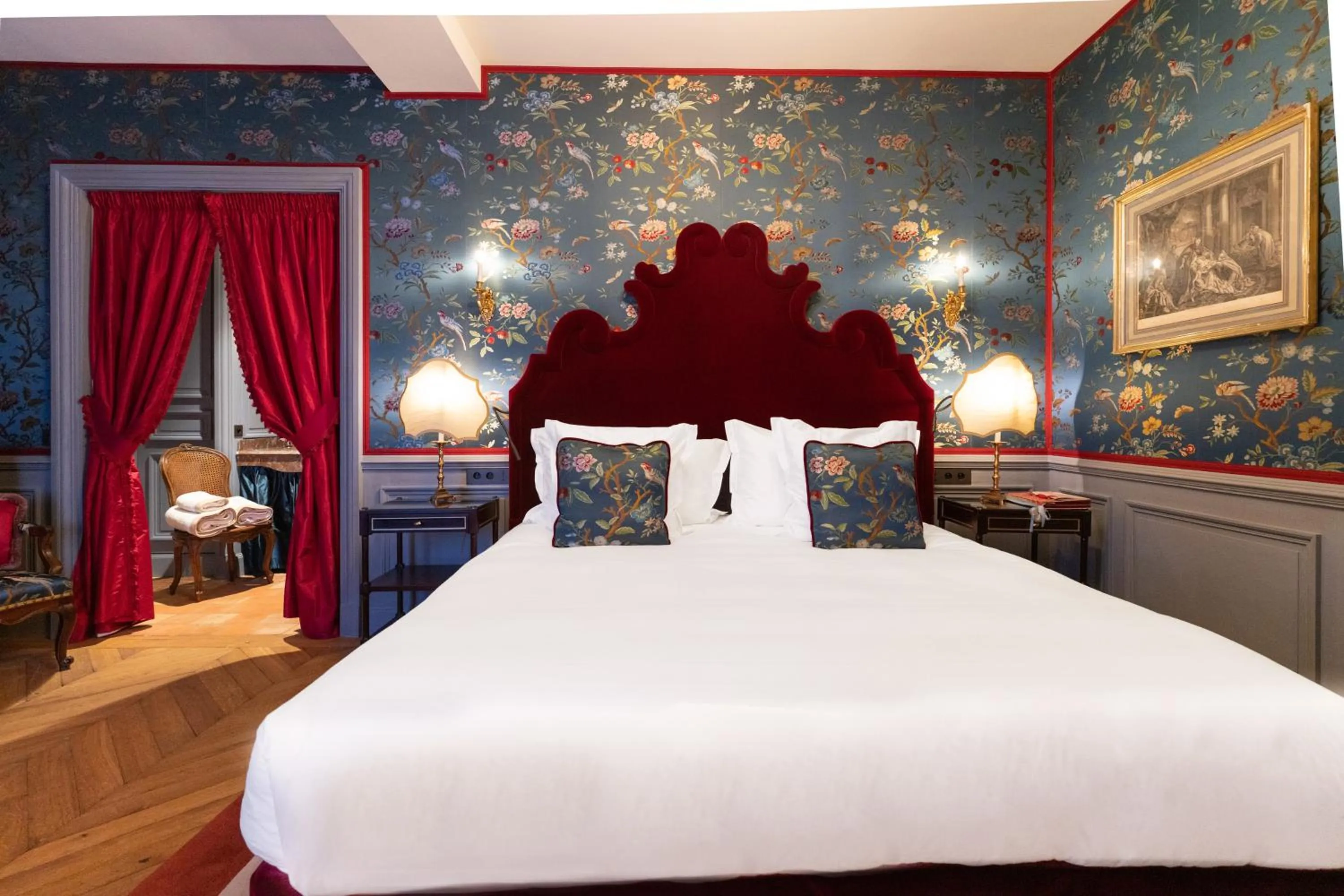 Bed in Relais & Château Louise de La Vallière