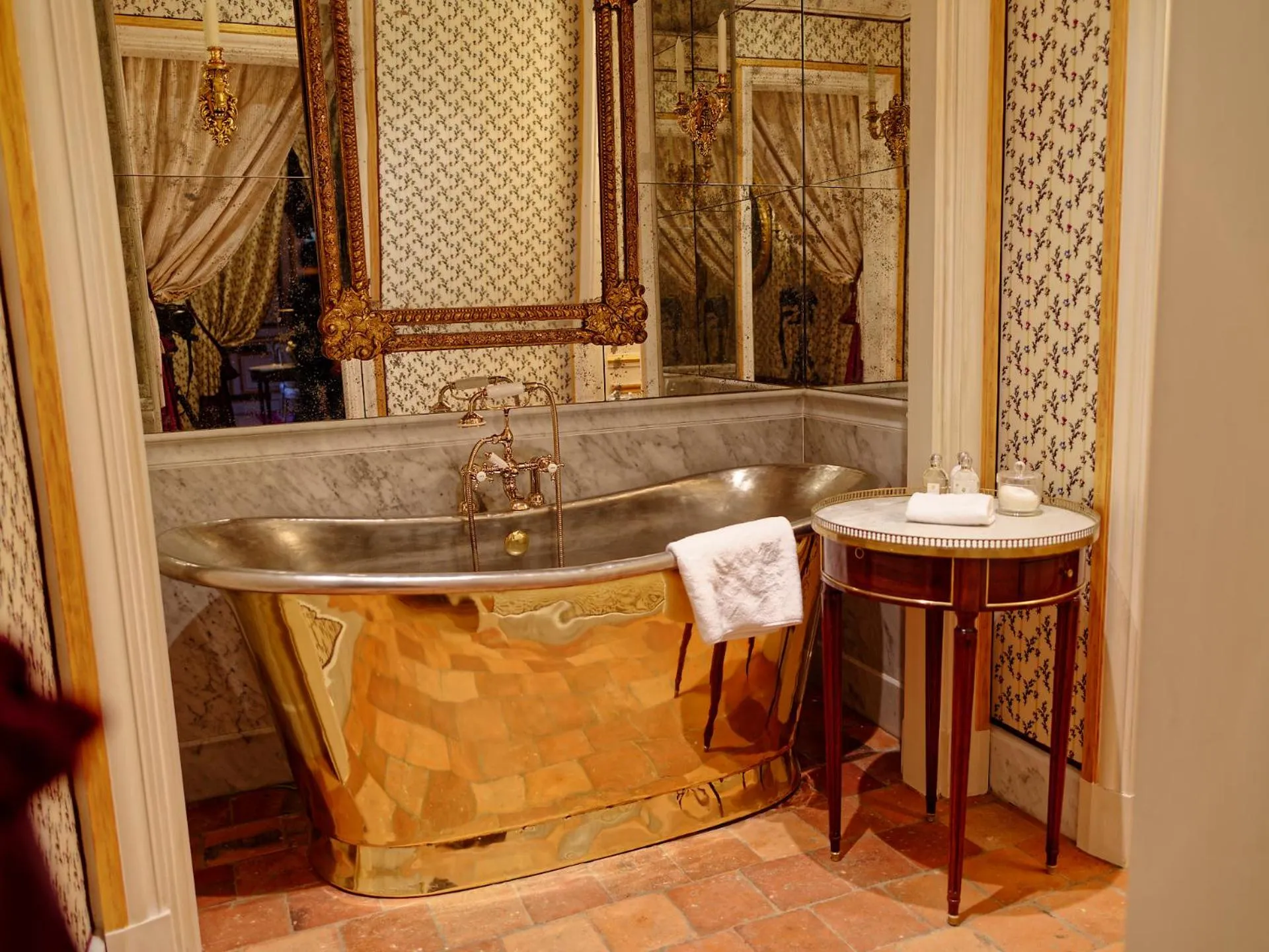Bathroom in Relais & Château Louise de La Vallière