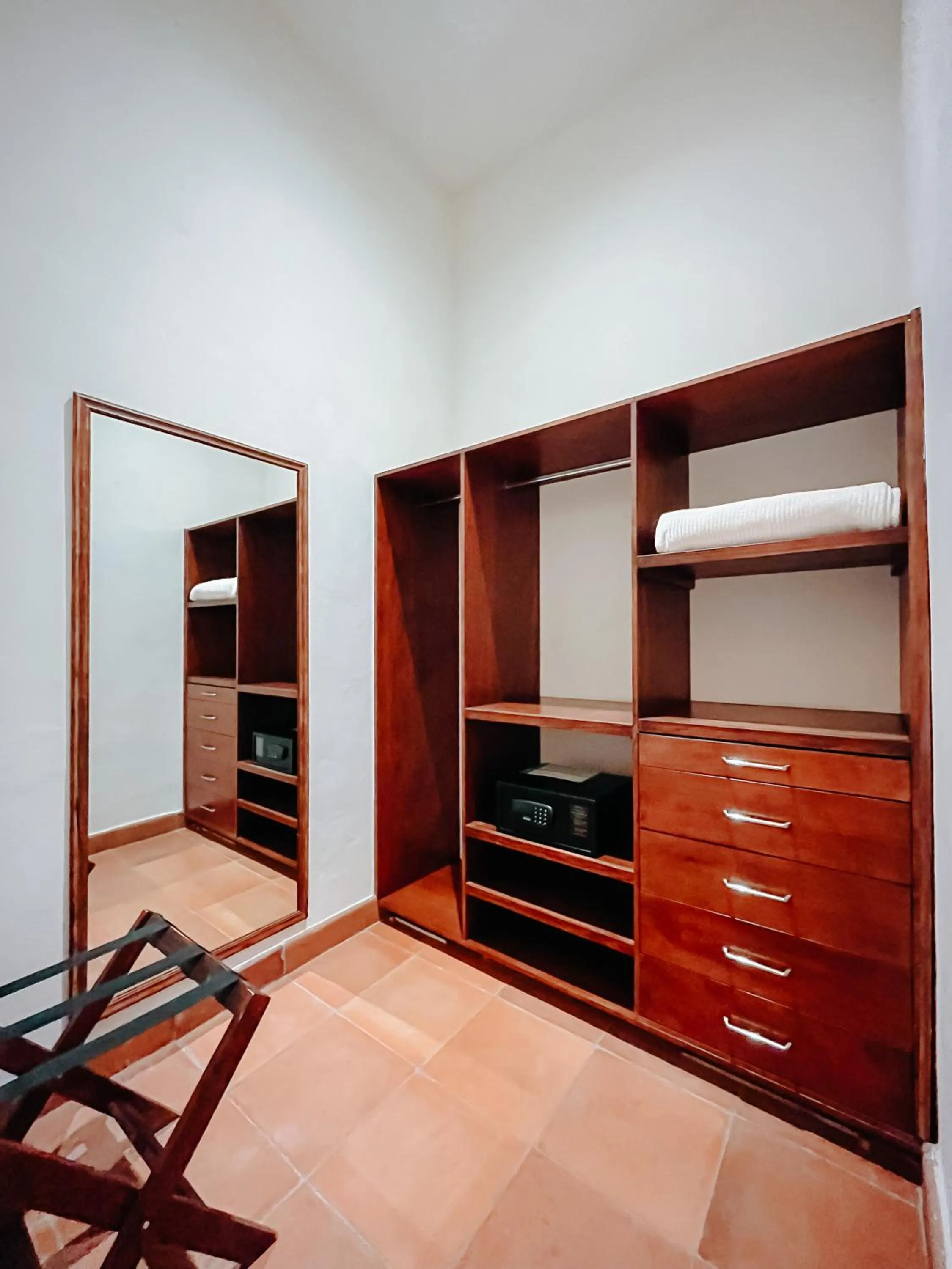 wardrobe in Hacienda Los Arcangeles