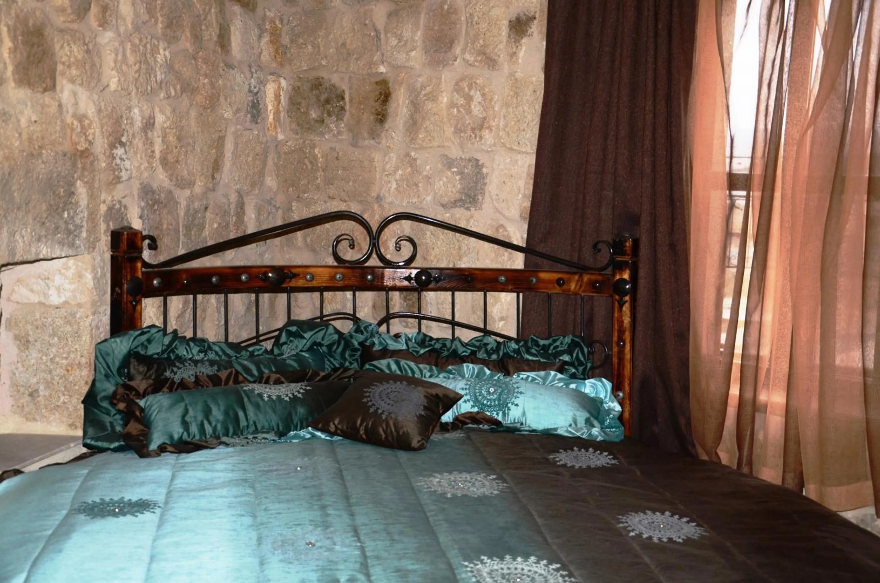 Photo of the whole room, Bed in Golden Cave Suites