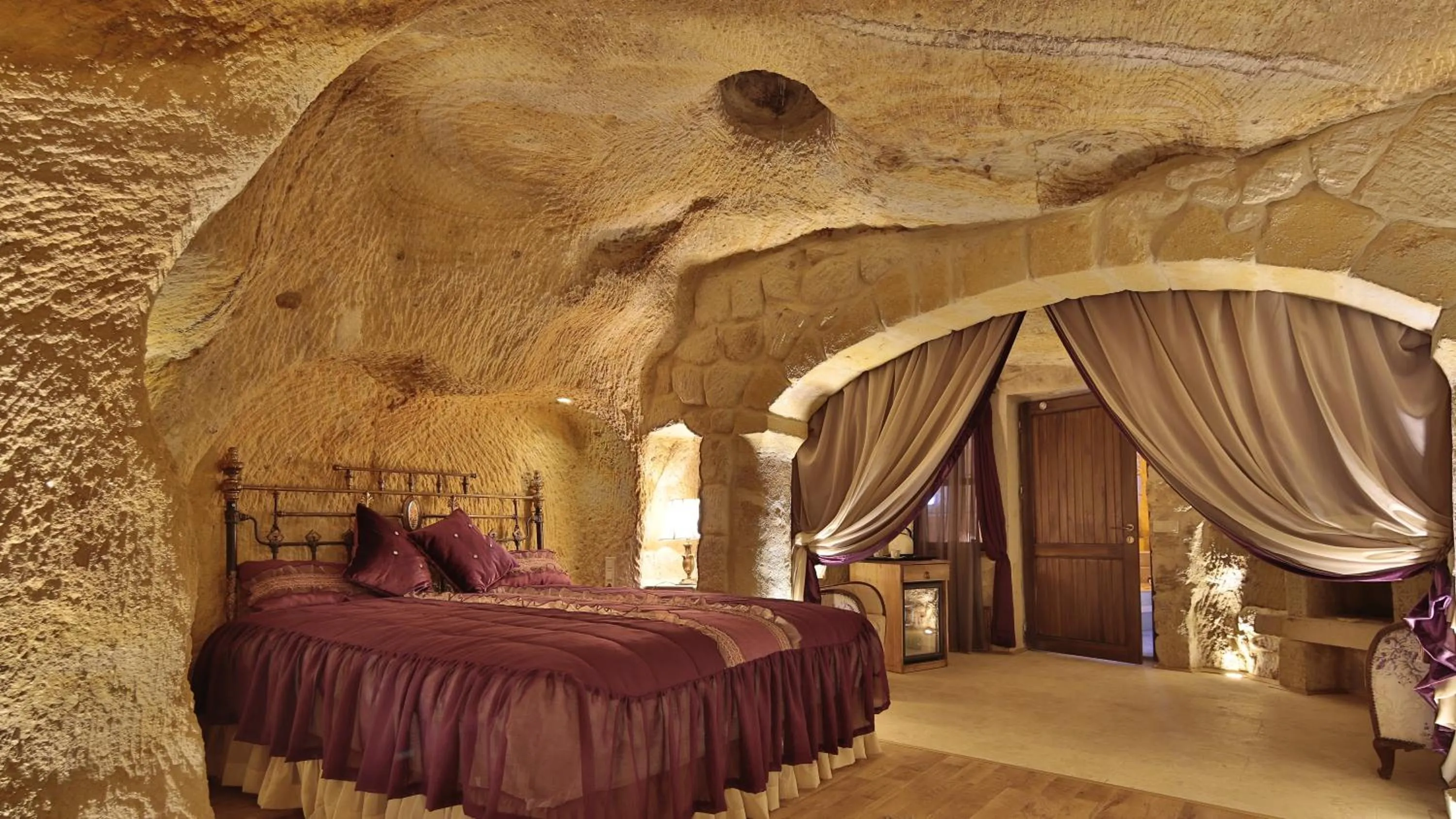 Photo of the whole room, Bed in Golden Cave Suites
