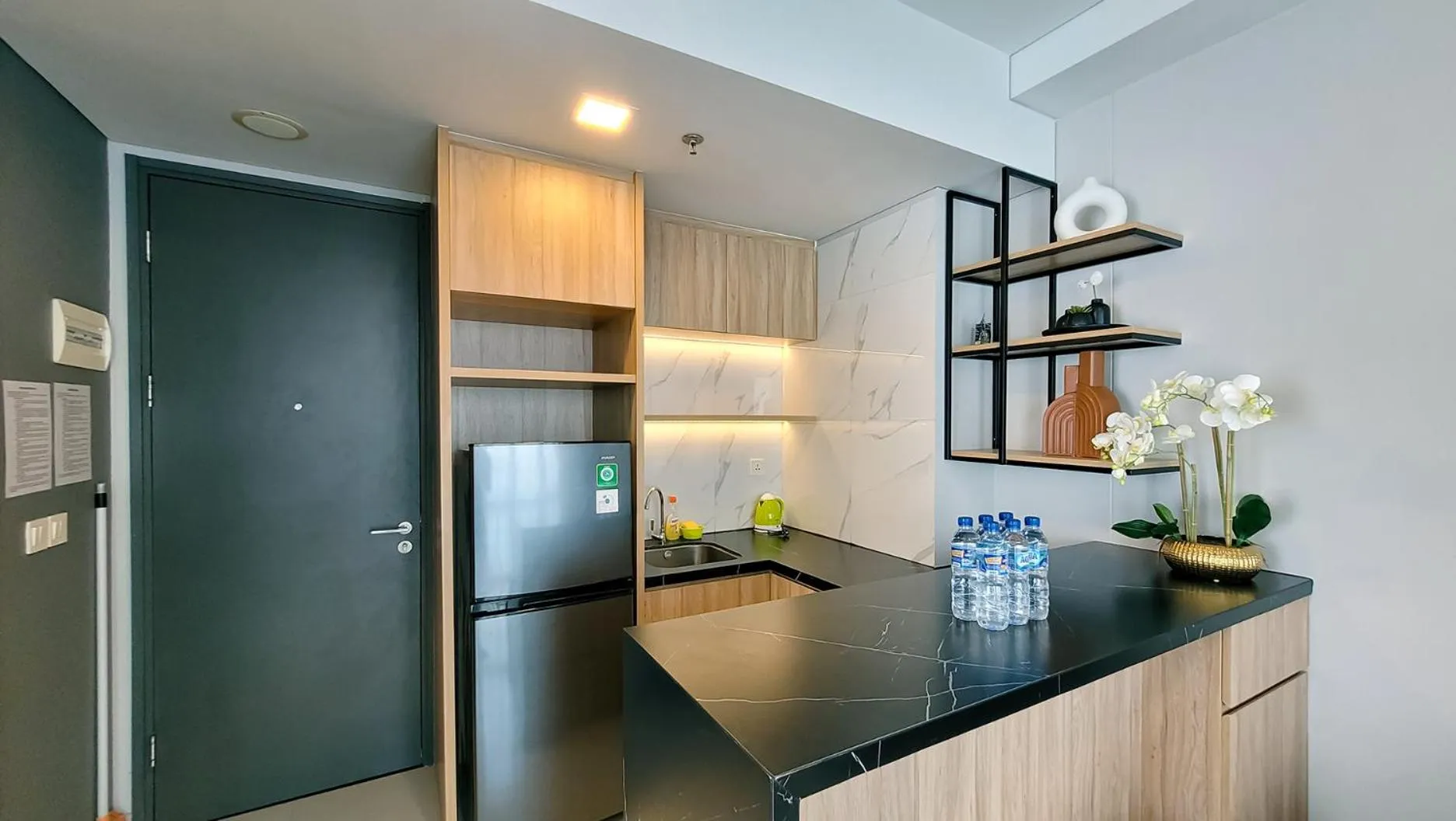 Kitchen or kitchenette in Palam Mansion at Apartment One Residence