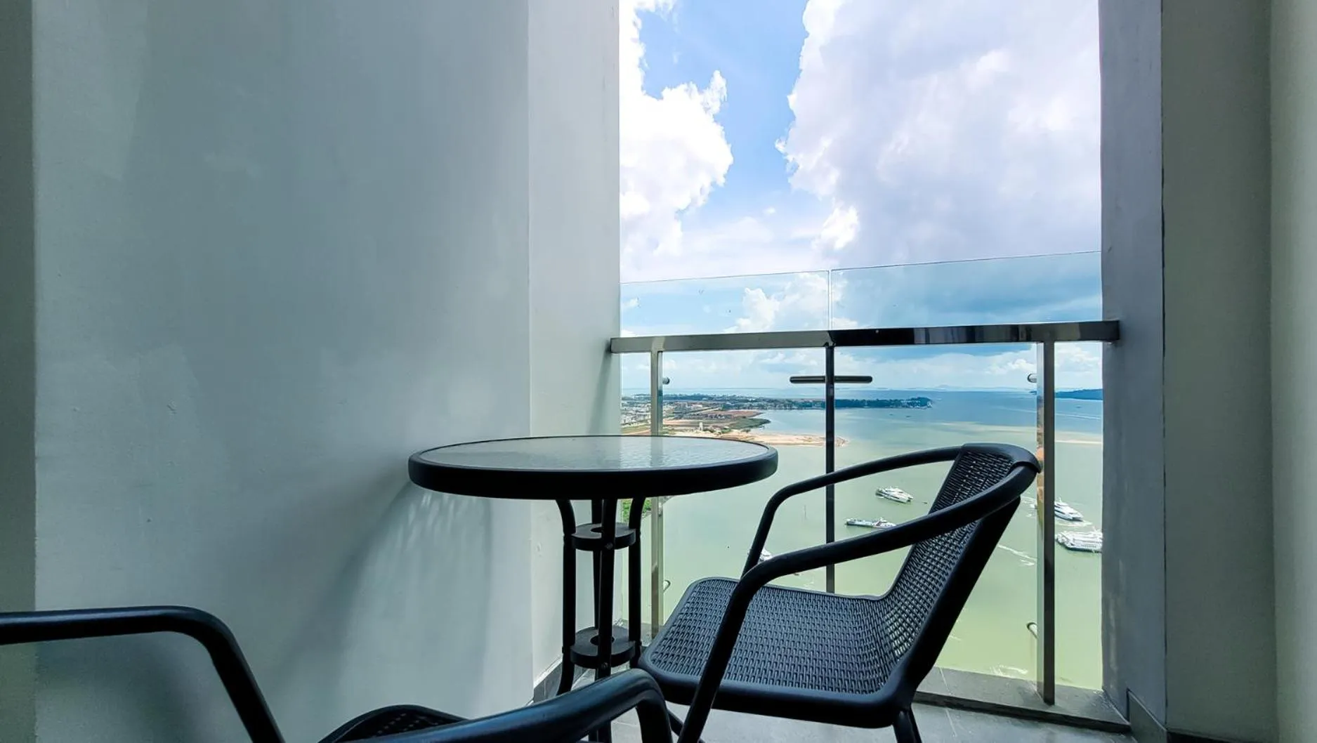 Balcony/Terrace in Palam Mansion at Apartment One Residence