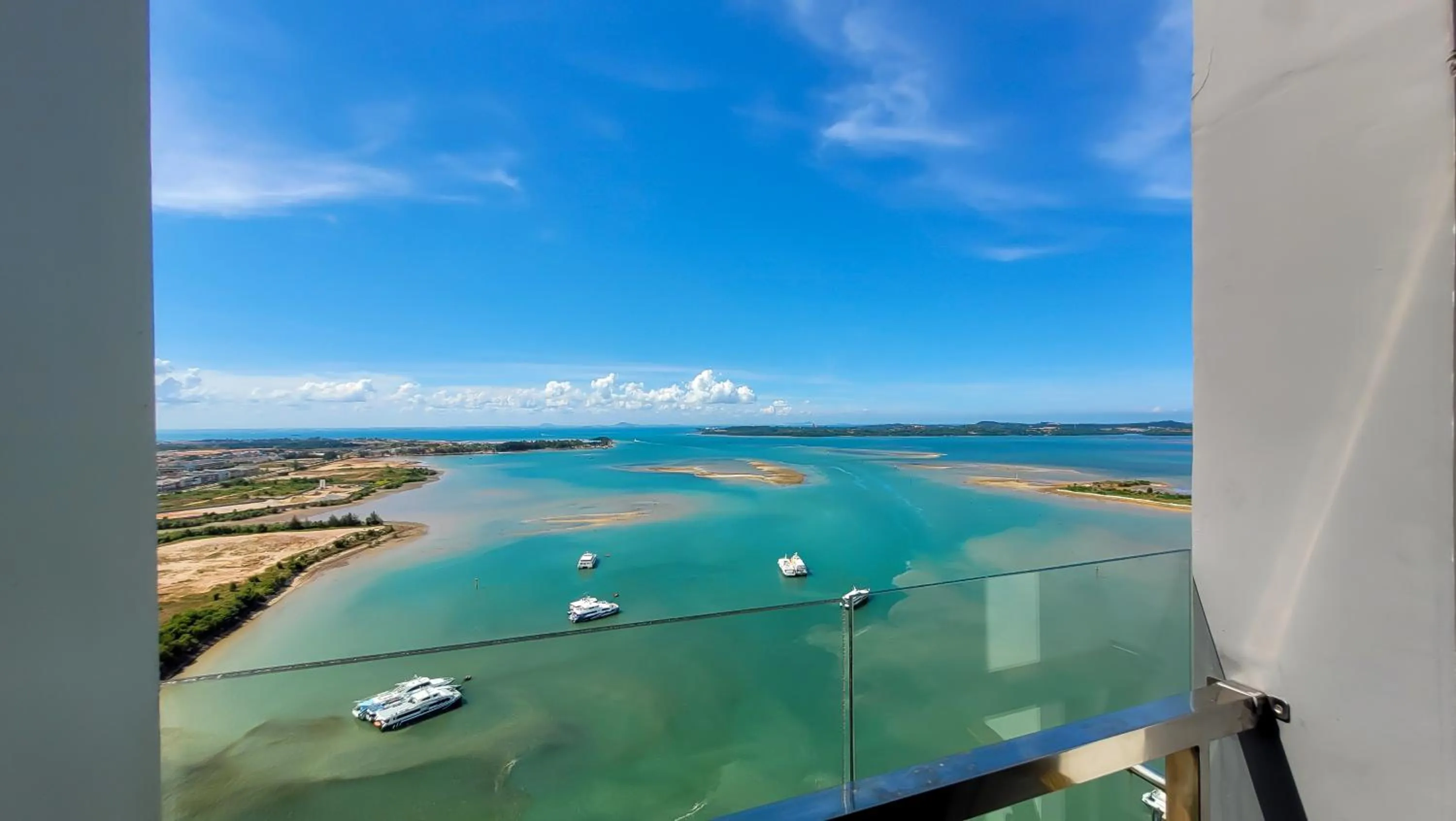 Sea view in Palam Mansion at Apartment One Residence