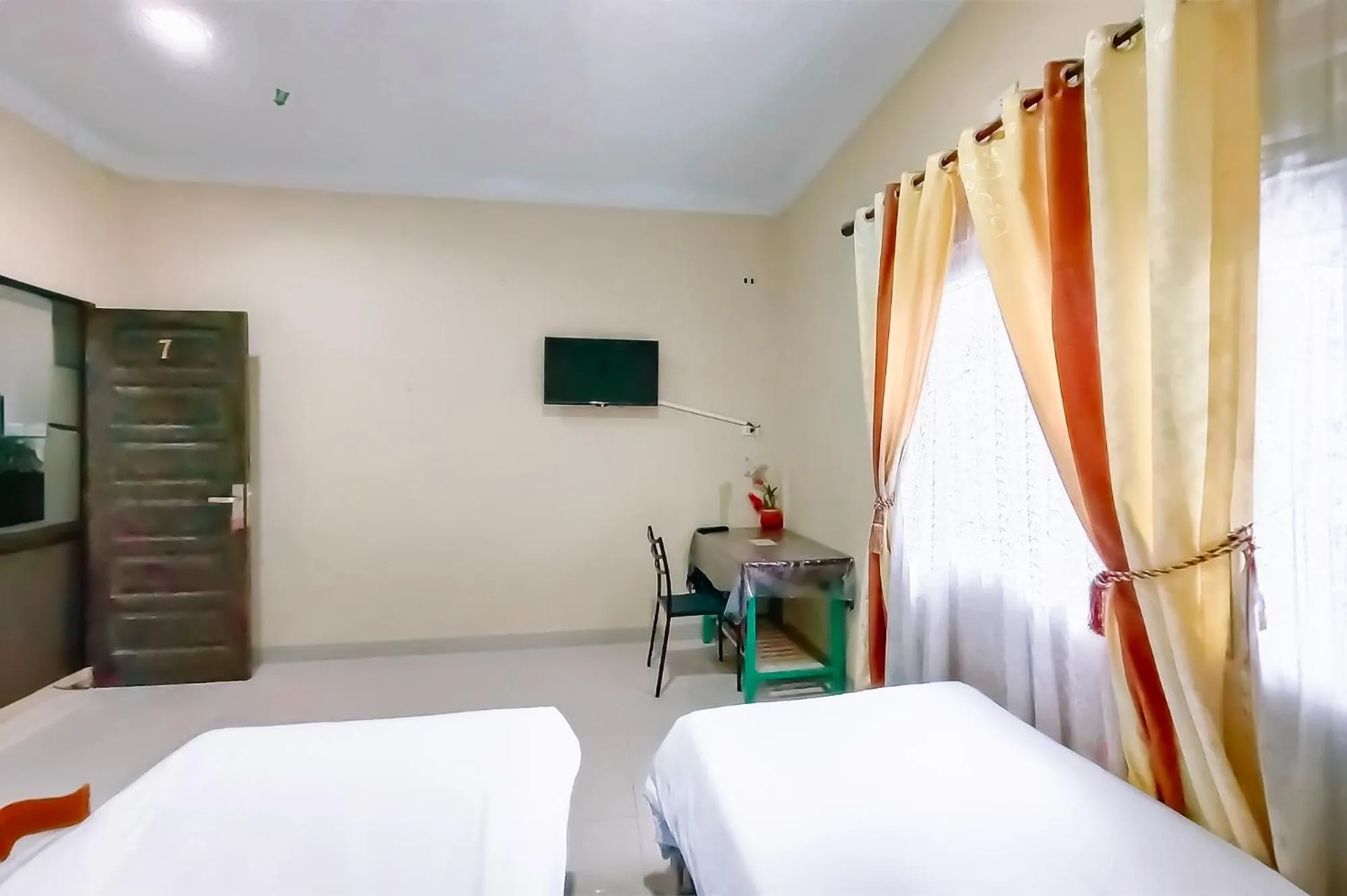 Bed in Hotel New Dieng By Helocus